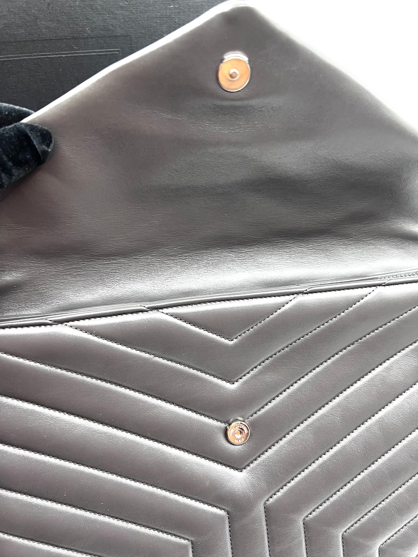 Yves Saint Laurent Lou Pouch Document Bag In Gray            (🇵🇭P34,400)