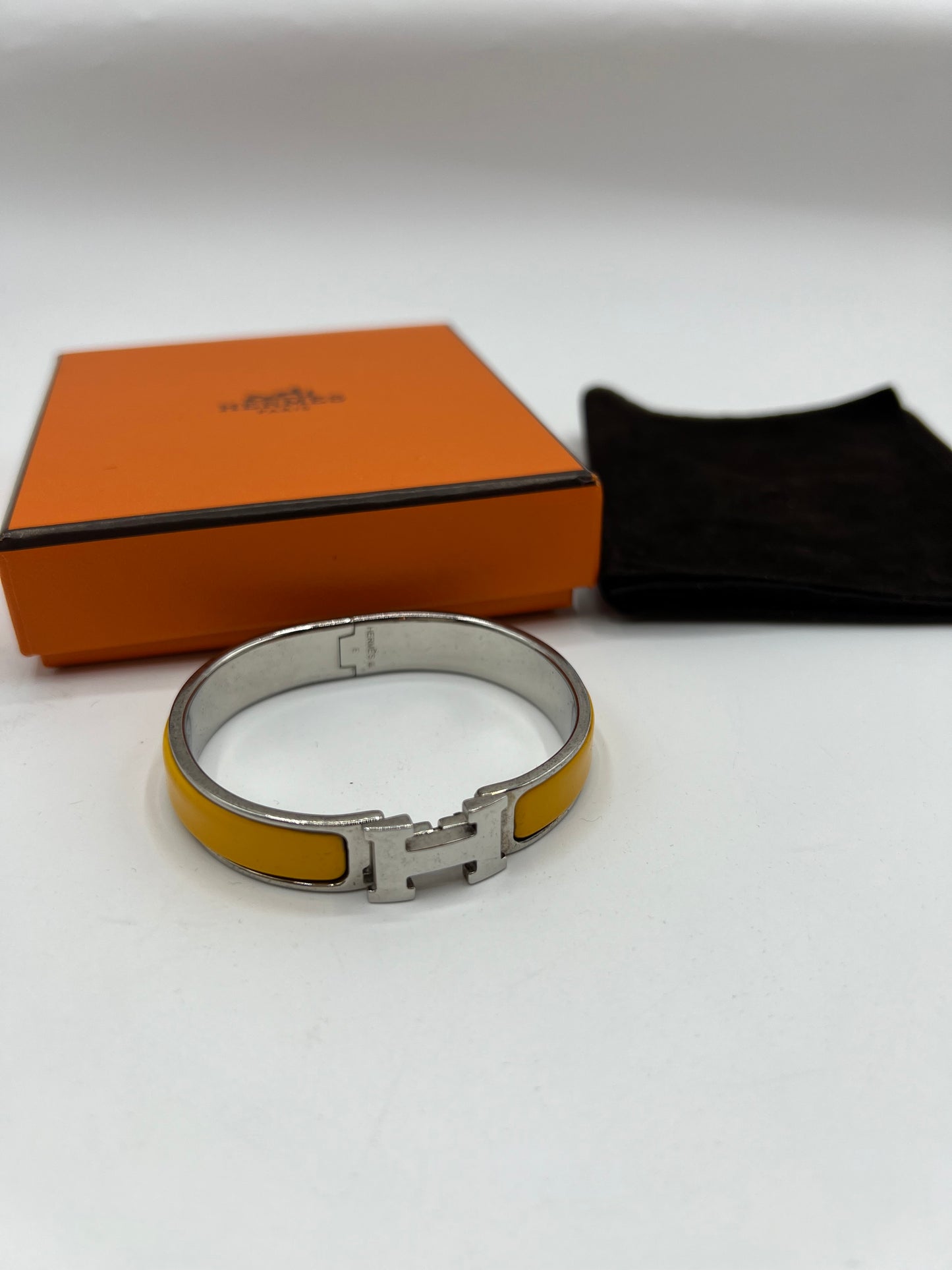 Hermes Cliclac  bangle Silver hardware mustard Enamel Size 16cm   (🇵🇭P29,240)