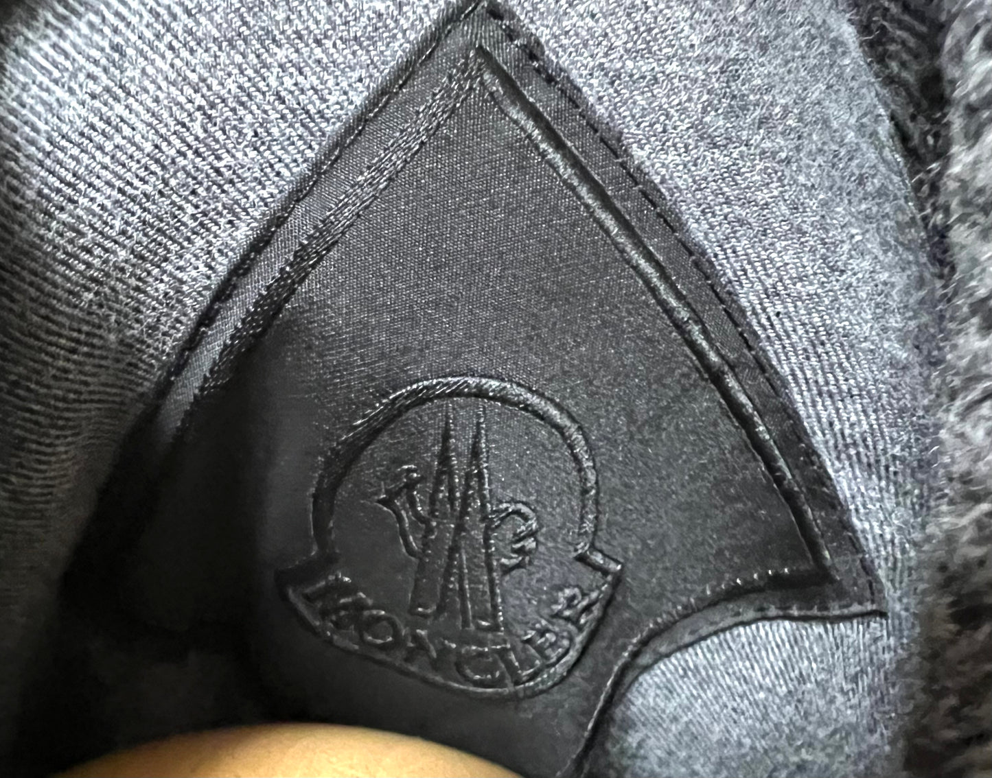 Moncler Knitted W/ Hood Sweater L size   (🇵🇭10,320)