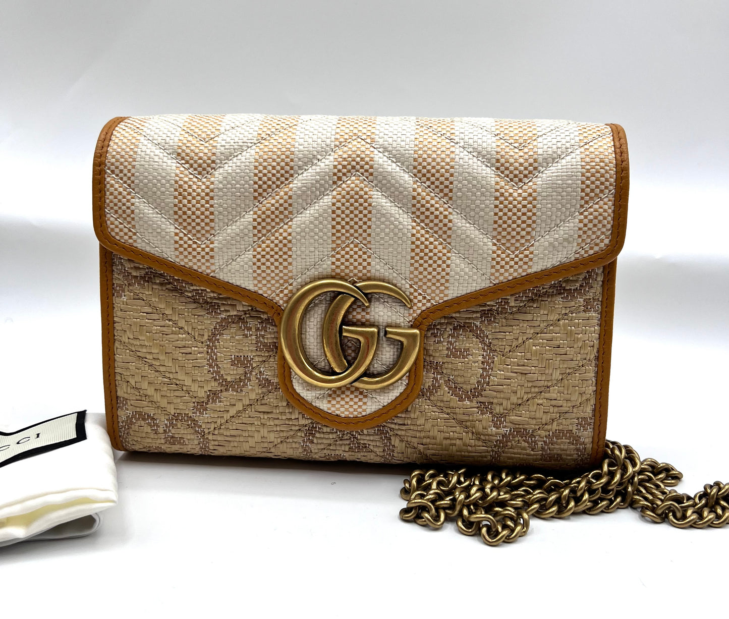 Gucci GG Marmont Raffia Flap wallet on chain    (🇵🇭P59,340)