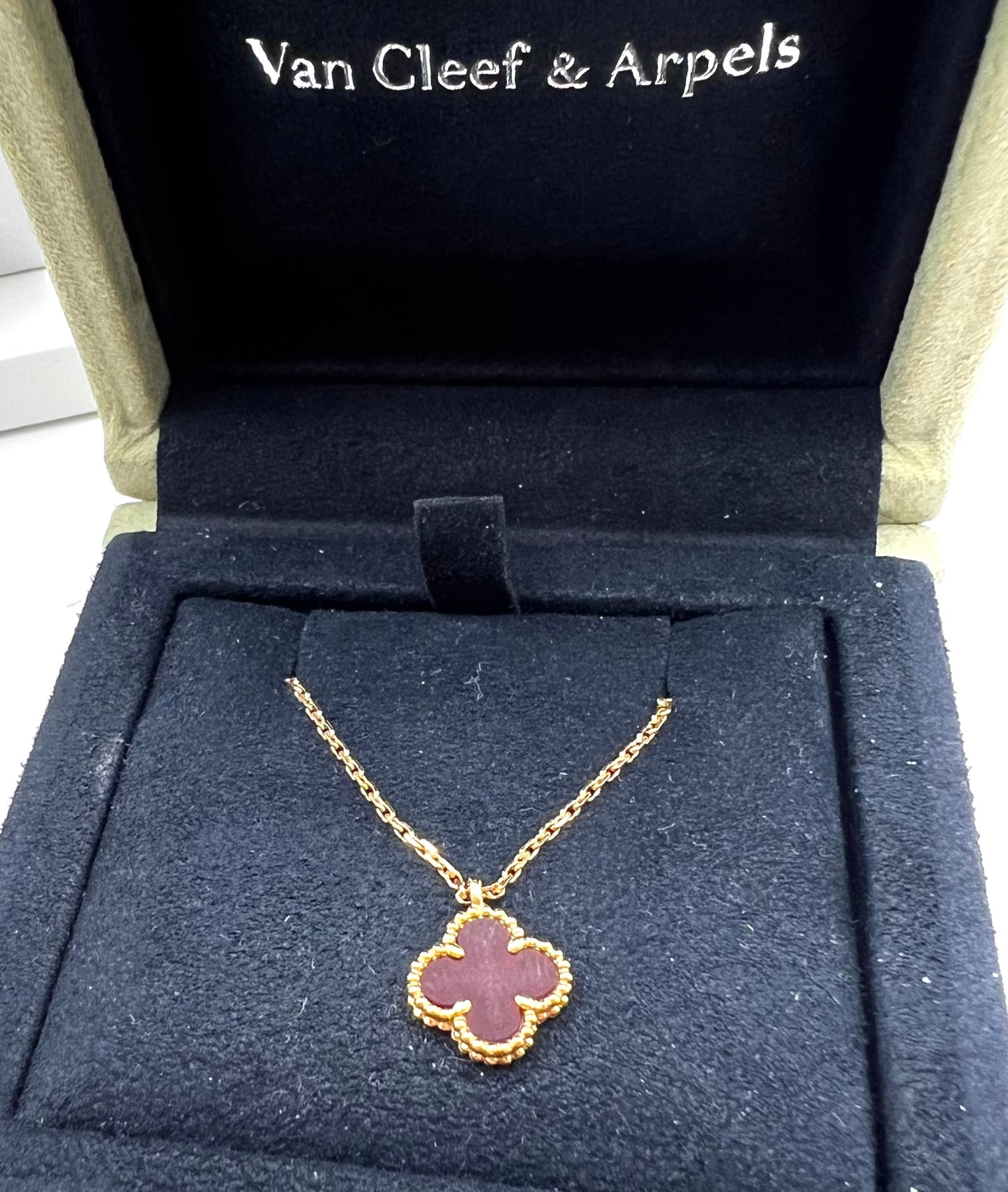 Van Cleef & Arpels Sweet Alhambra Carnelian Necklace 18K YG 2.8g 31~41cm            (🇵🇭P145,340)