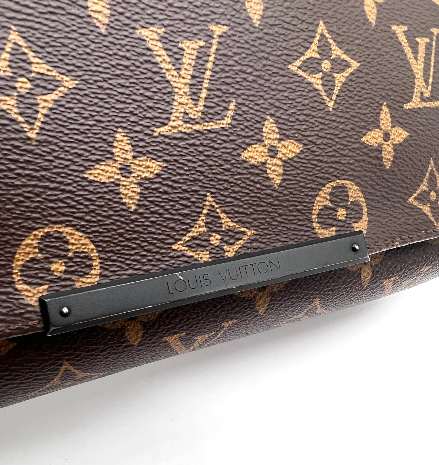 Louis Vuitton Monogram Macassar District Pm size messenger bag  (🇵🇭P62,350)