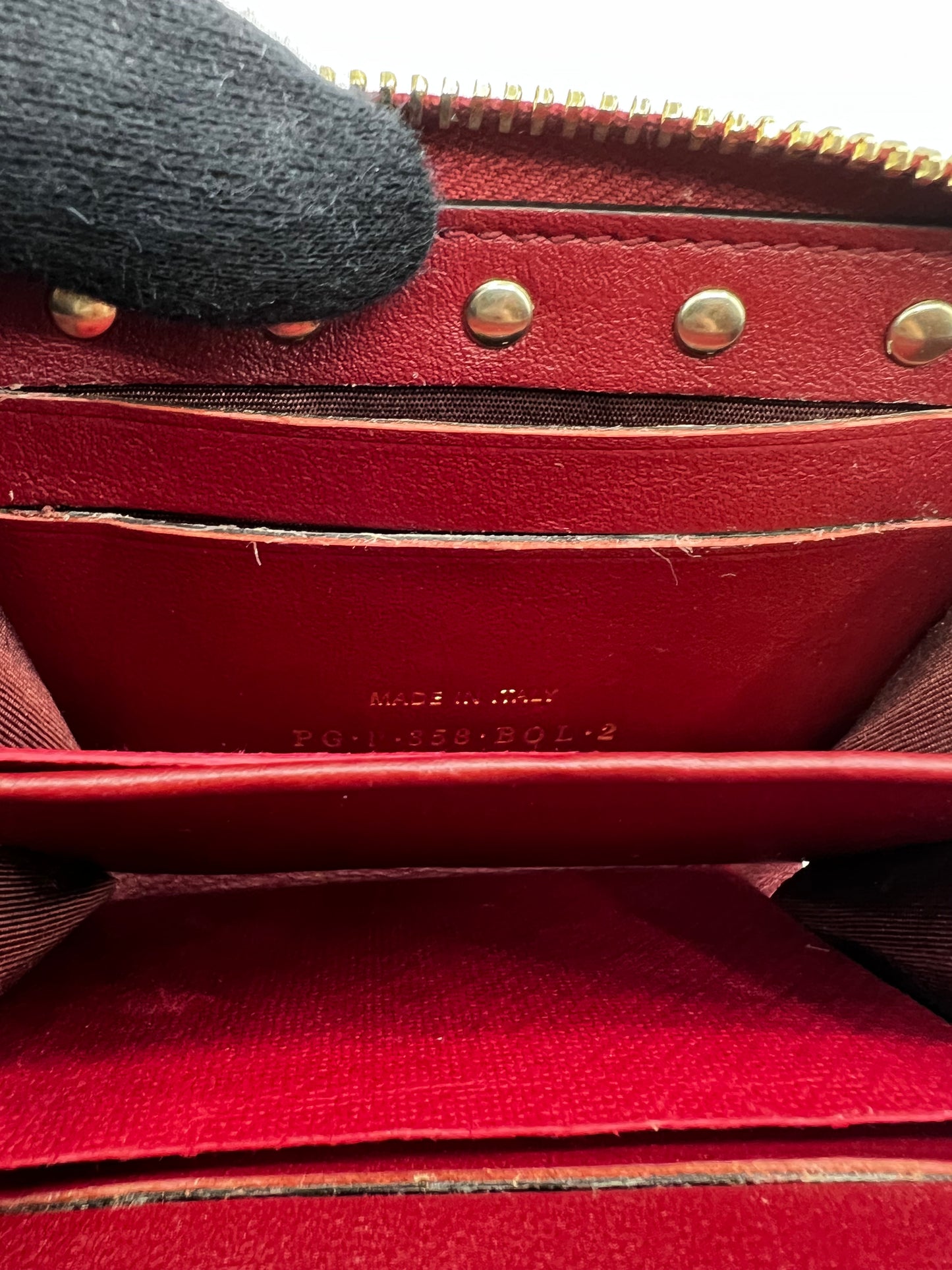 Valentino Garavani Burgundy Zip Around Wallet w/ Rock Studs (🇵🇭P11,180)