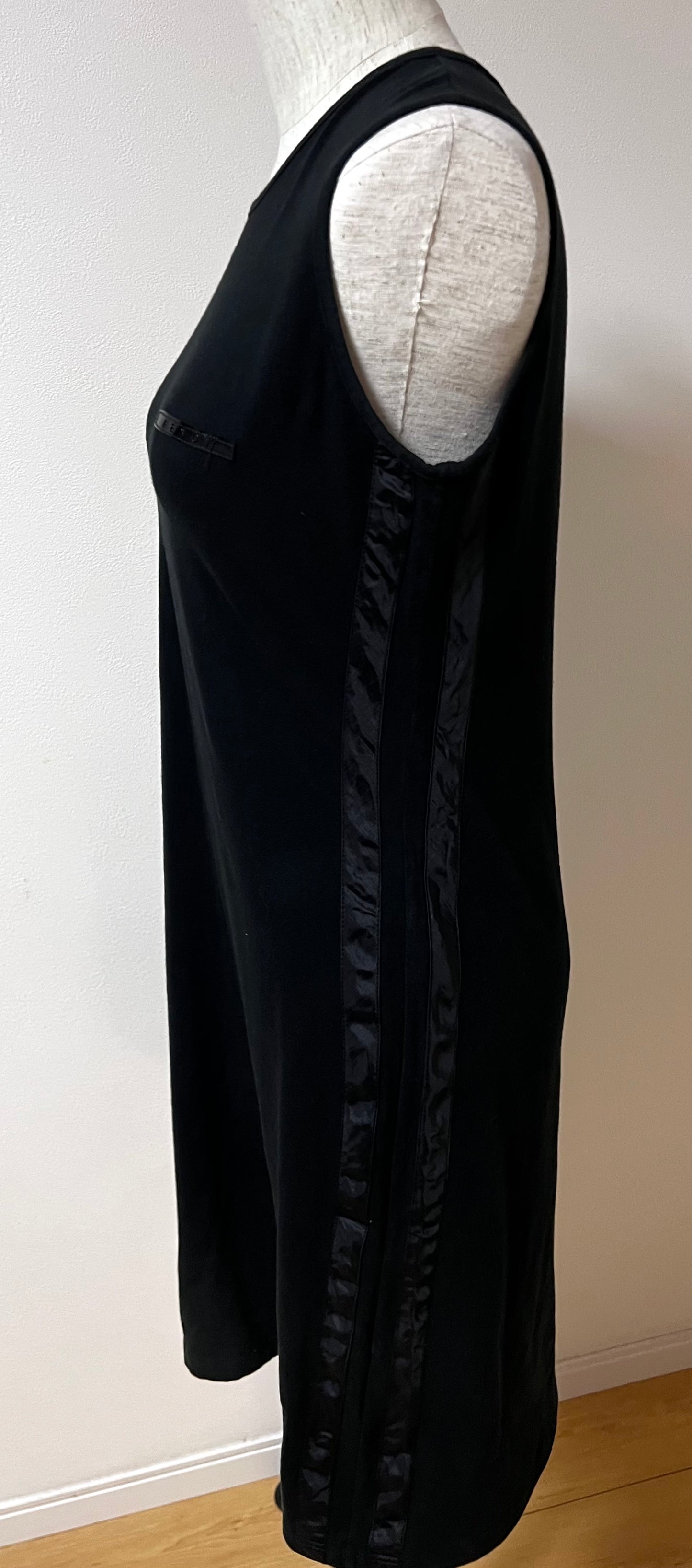 Fendi Vintae Black Stretchable Dress M Size  (🇵🇭P5,160)