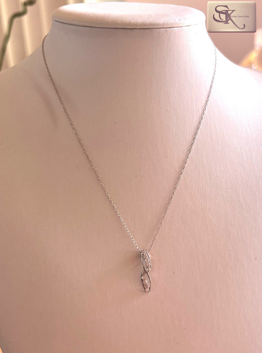 Platinum 900 Necklace w/ D-0.30ct 40cm 1.4 g                (🇵🇭P12,040)
