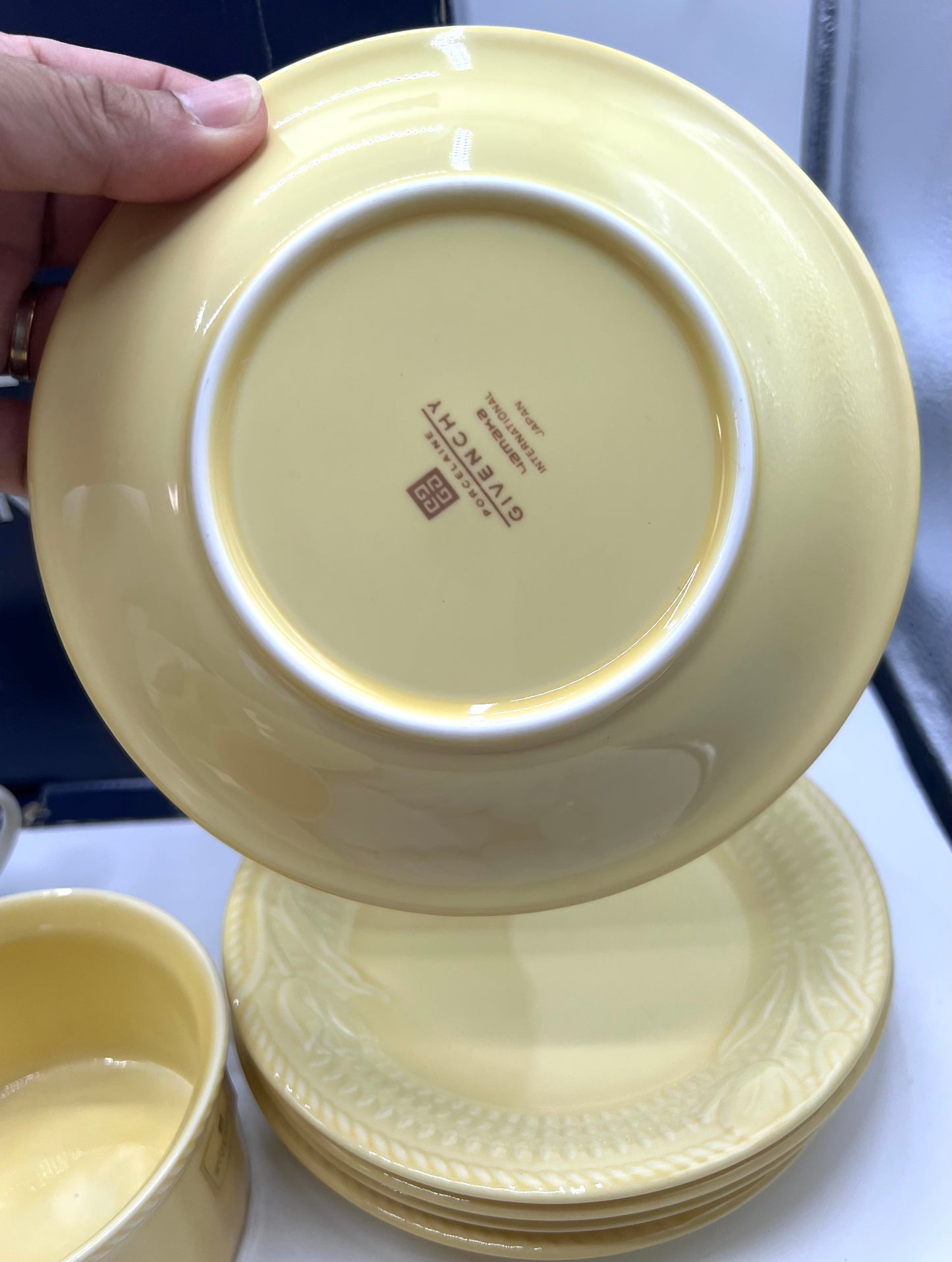 Givenchy Set 5 Cup, 5 Saucer, 5 Spoon, 1 Big Plate, 1 Small bowl   (🇵🇭P5,160)
