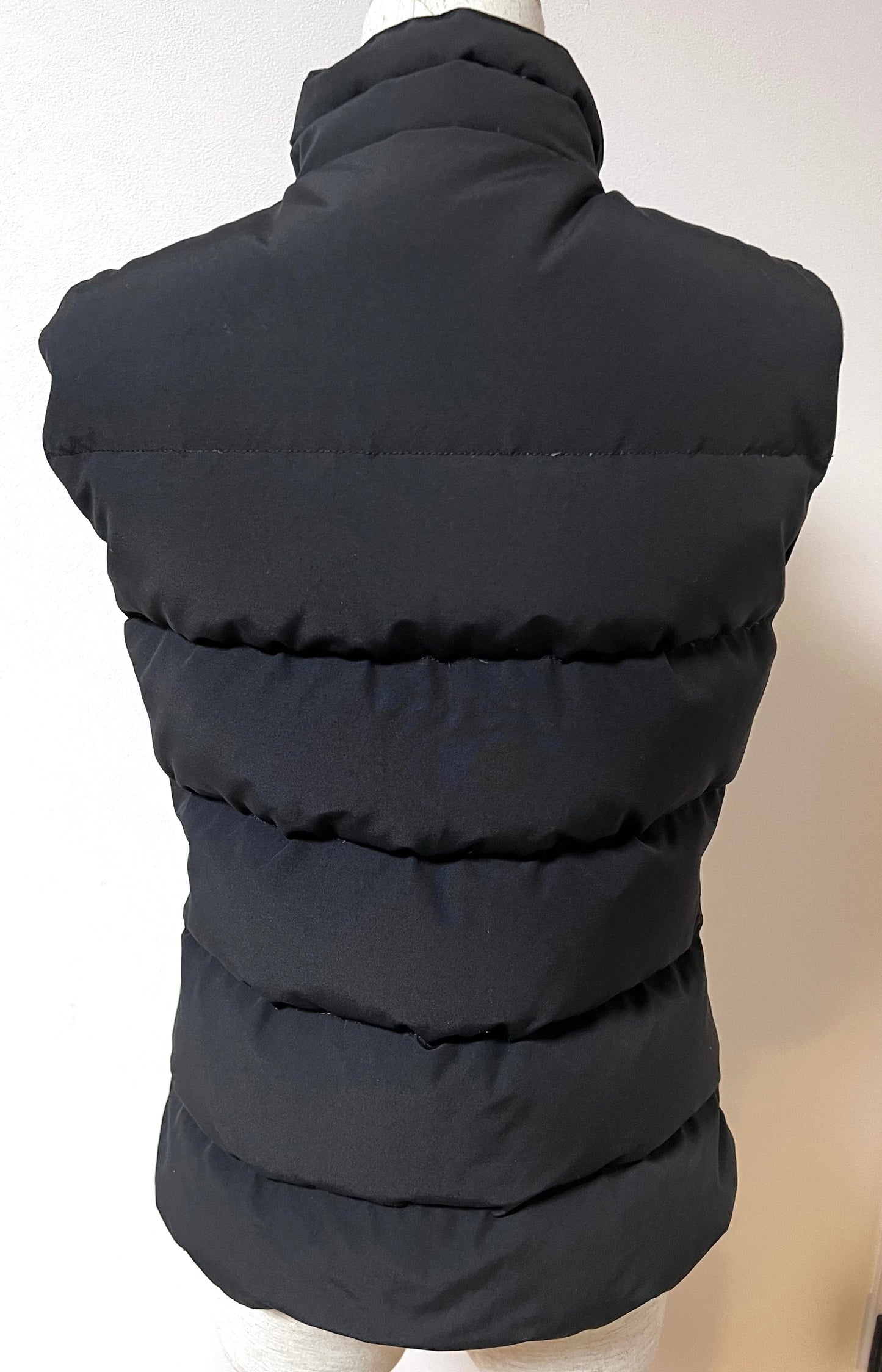 Canada Goose Black Down Vest S~M Size (🇵🇭P24,940)