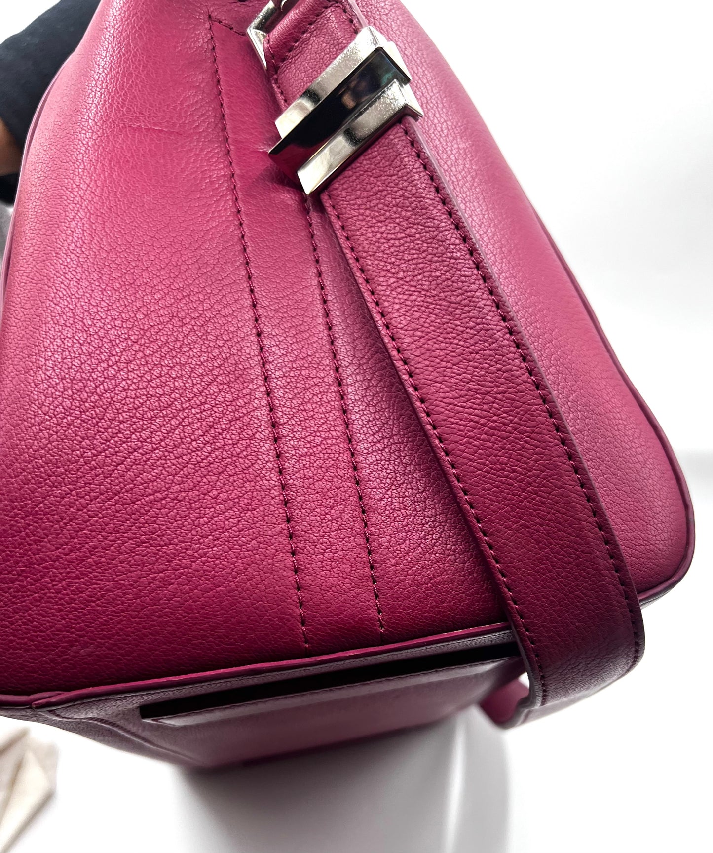 Givenchy Antigona Mm size Goat skin 2 way Bag                (P🇵🇭38,270)