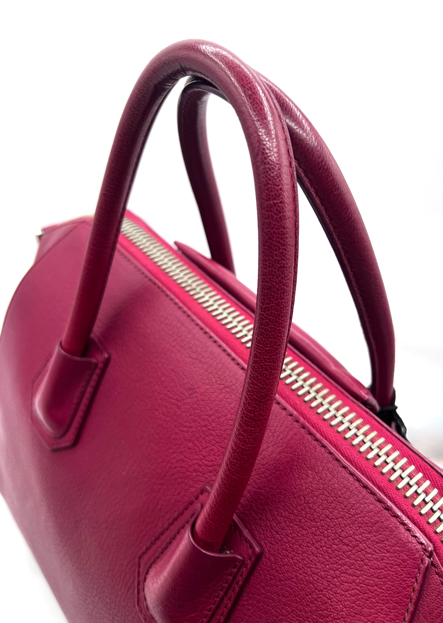 Givenchy Antigona Mm size Goat skin 2 way Bag                (P🇵🇭38,270)