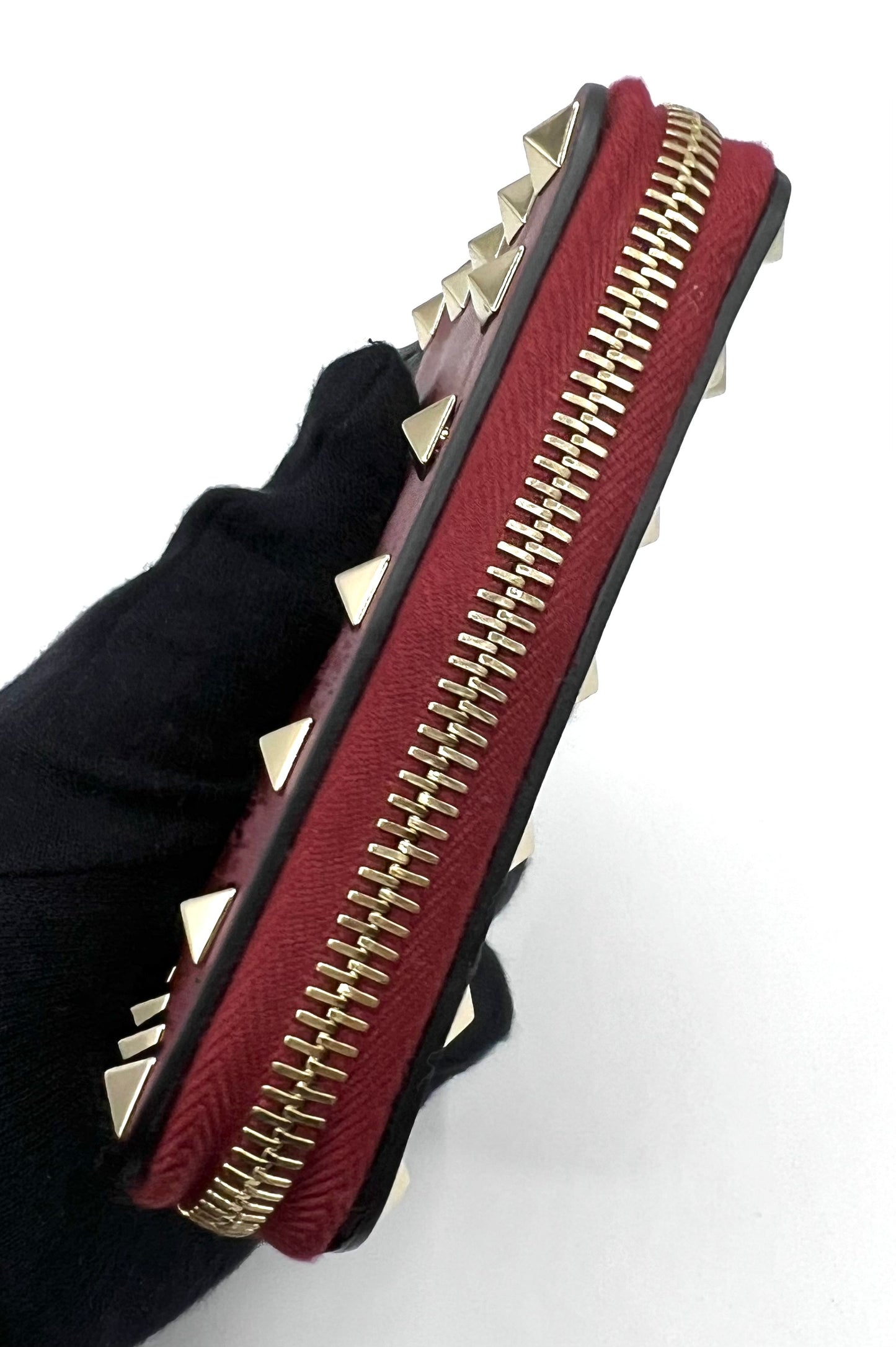 Valentino Garavani Burgundy Zip Around Wallet w/ Rock Studs (🇵🇭P11,180)
