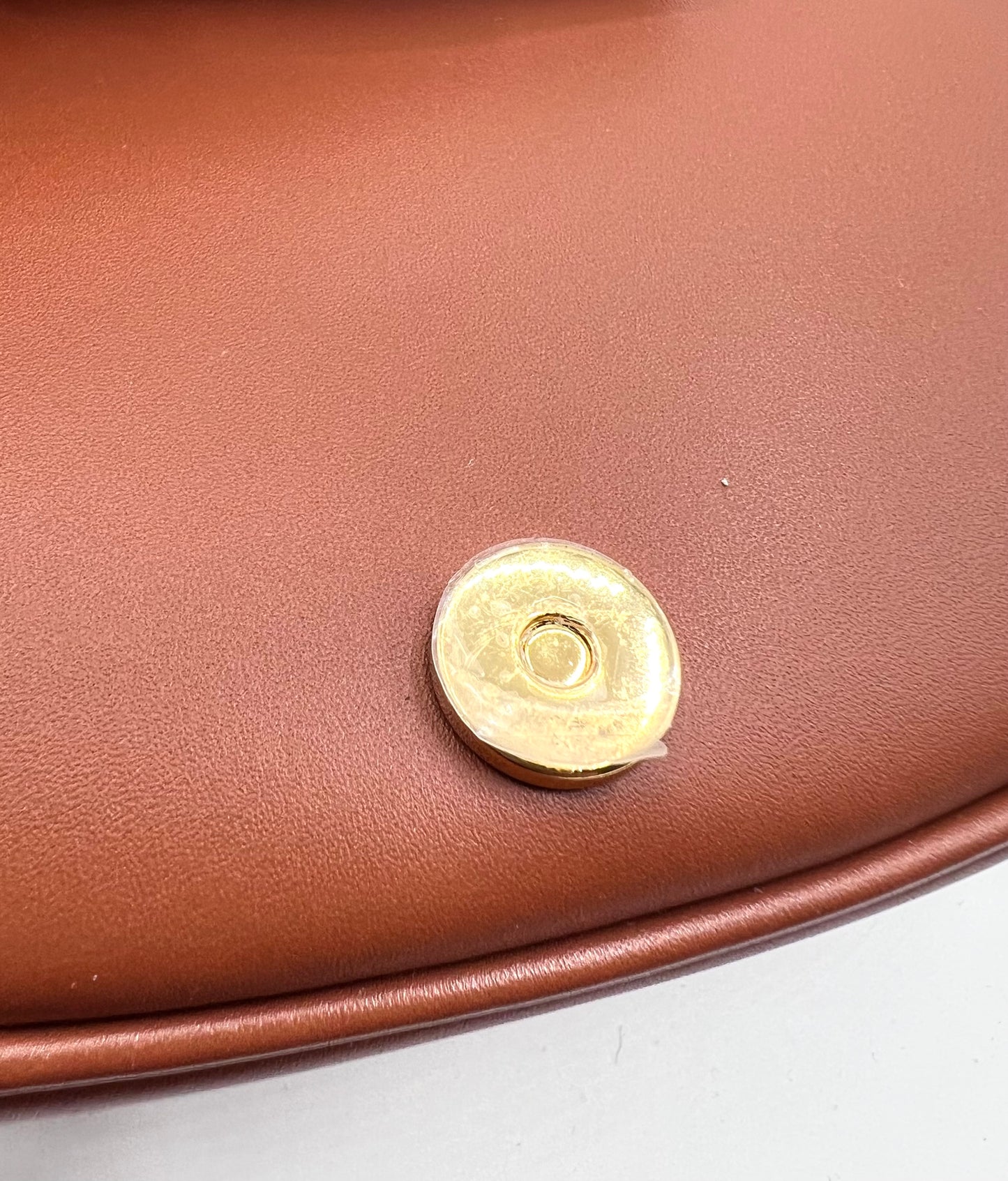 Christian Dior Box Calfskin Medium Bobby Camel Flap     🇵🇭P184,900🇵🇭