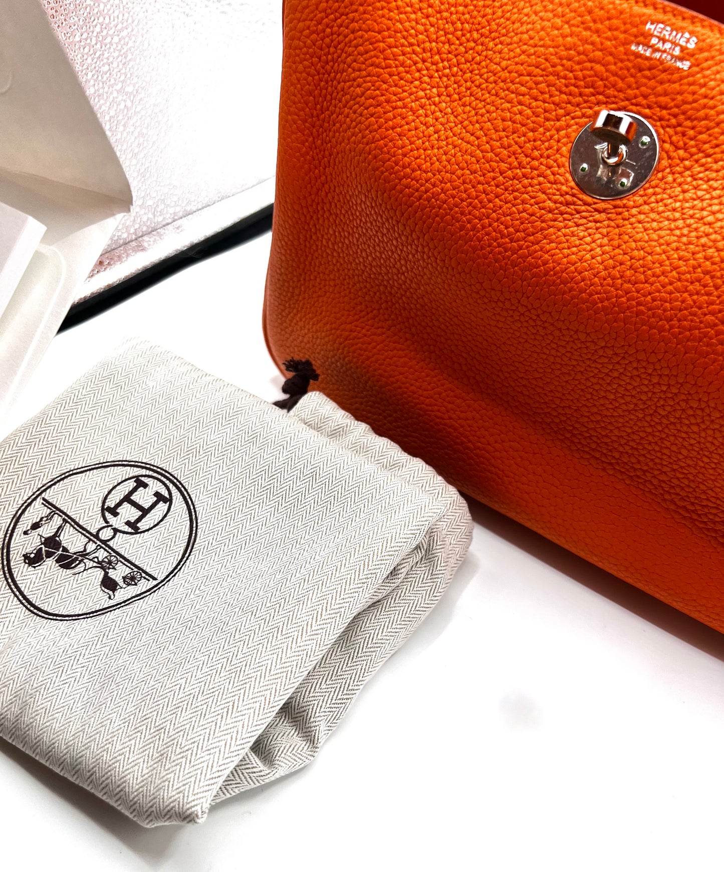 Hermes Lindy 30 Orange Taurillon Clemence Leather PHW Stamp Square R              (🇵🇭P249,400)