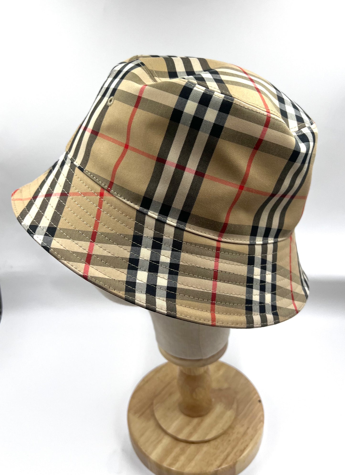 Burberry Plaid Bucket Hat XL size (🇵🇭P18,060)