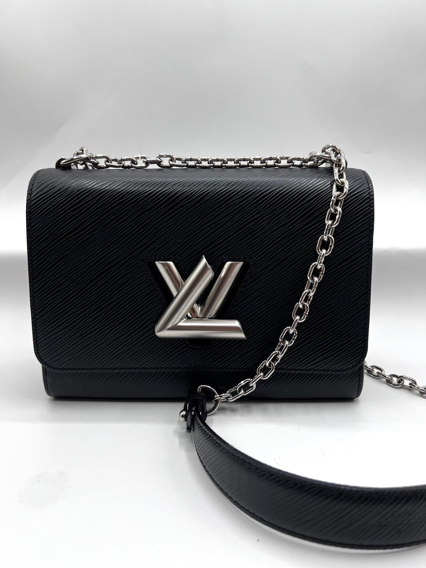 Louis Vuitton Black Epi Twist Flap Chain Shoulder Bag Mm size (🇵🇭P107,500)