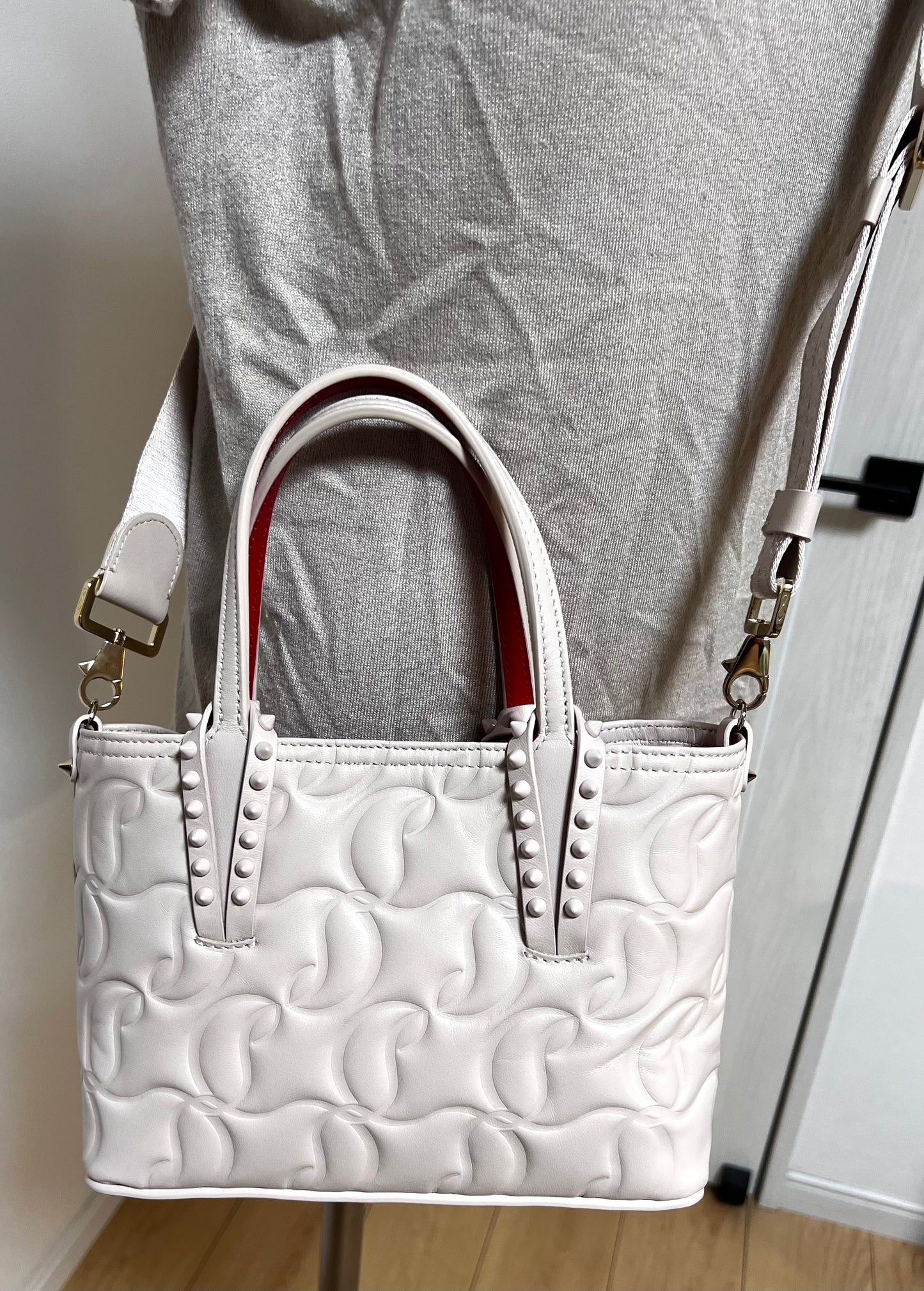 Christian Louboutin Small Cabata Embossed CL Nappa Leather Tote 2 way                 (🇵🇭P67,940)