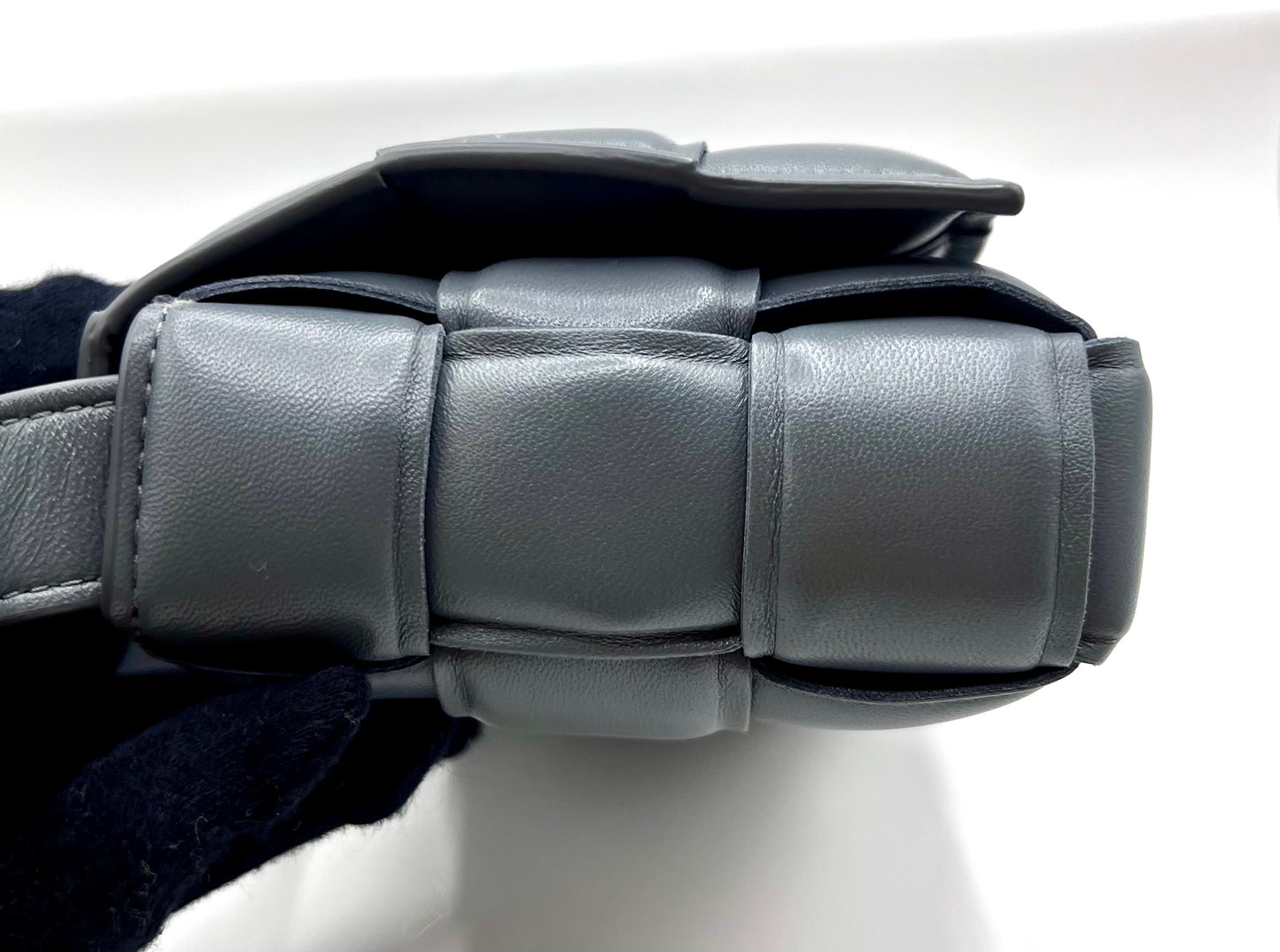 Bottega Venetta Gray Small Padded Cassette Crossbody Bag  (🇵🇭P63,640)