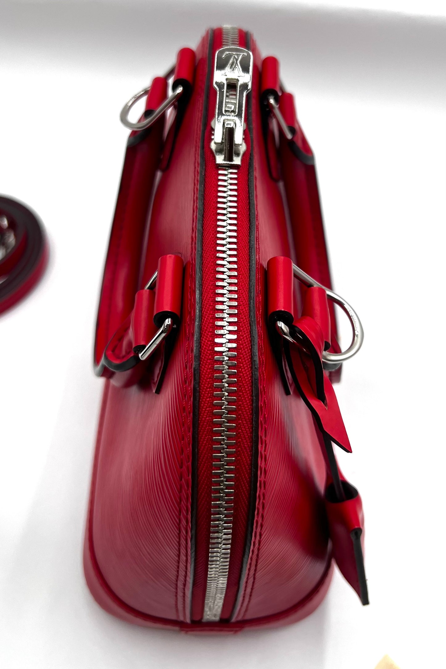 Louis Vuitton Red Epi Leather Alma bb 2 Way Bag                  (🇵🇭P64,500)
