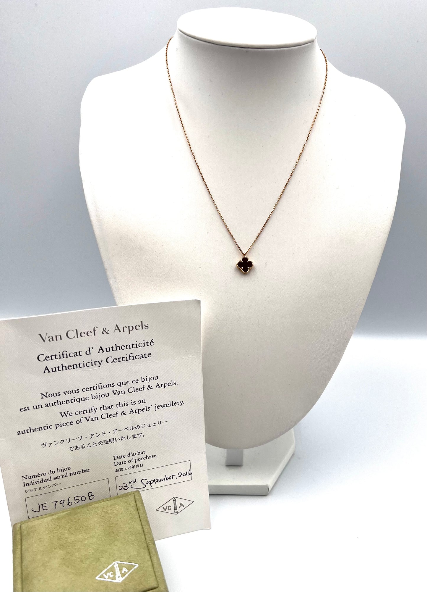 Van Cleef & Arpels Sweet Alhambra Carnelian Necklace 18K YG 2.8g 31~41cm            (🇵🇭P145,340)