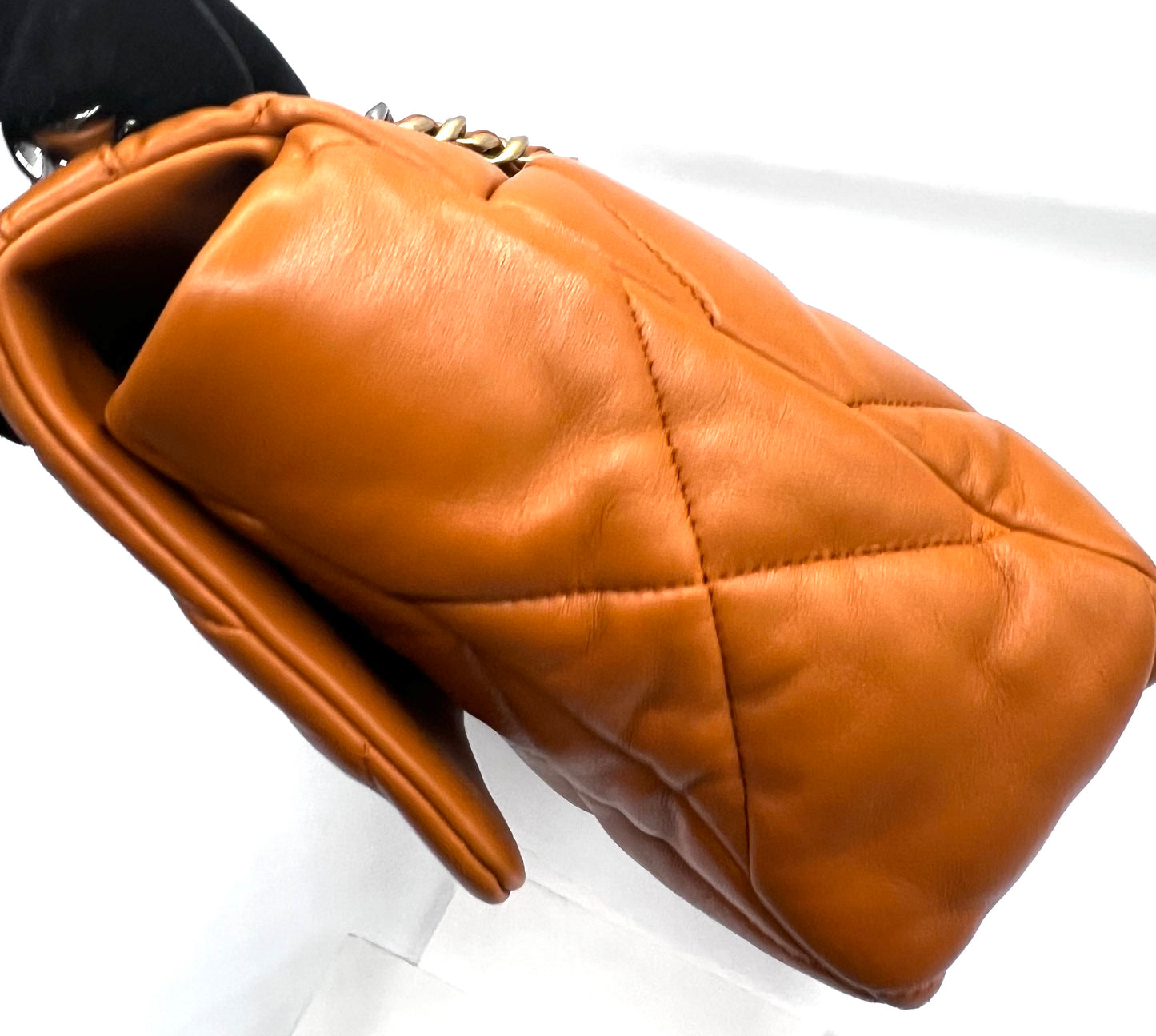 Chanel 19 Lambskin Camel Tone Mm Size IC chip 2 way Crossbody bag (🇵🇭P344,000)