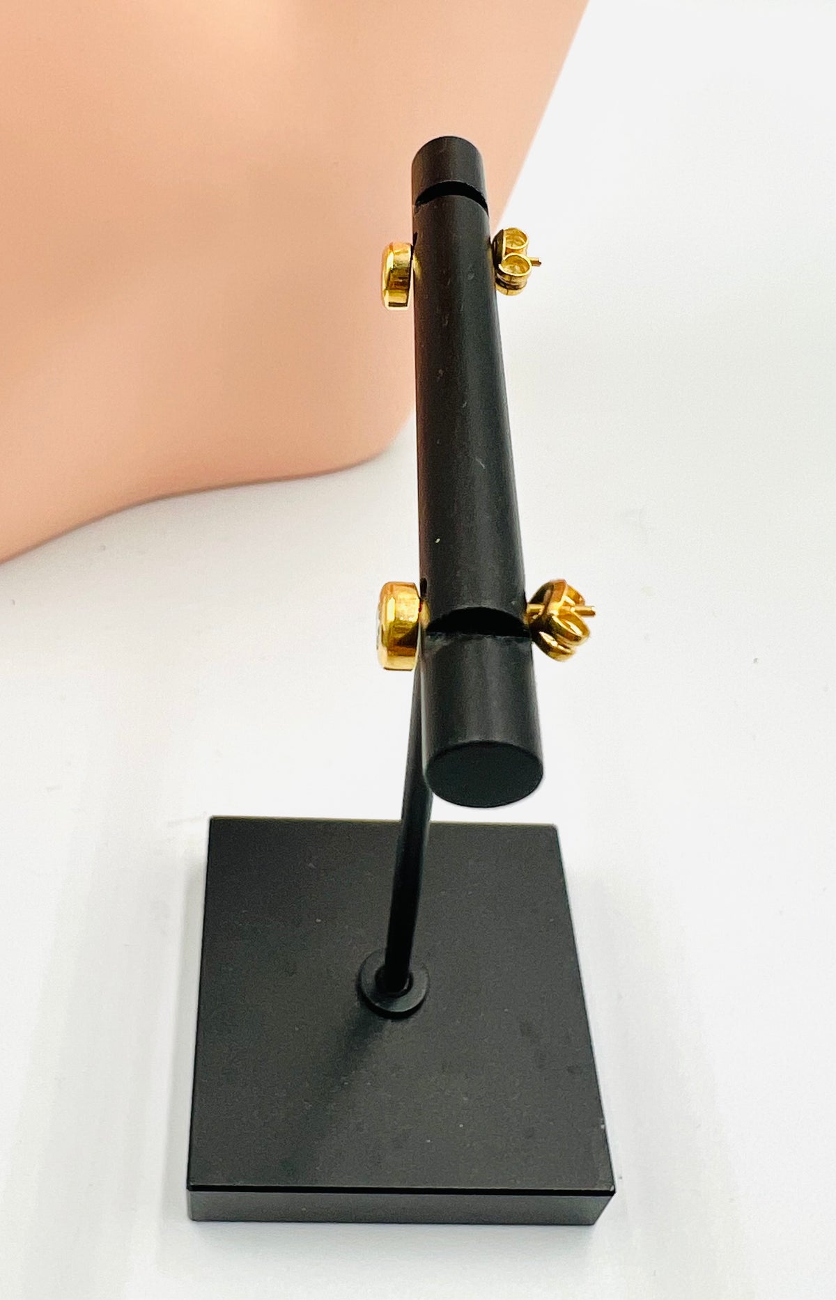 K18 Jp Gold Stud earings D-0.30ct 1.1grms w/ cert