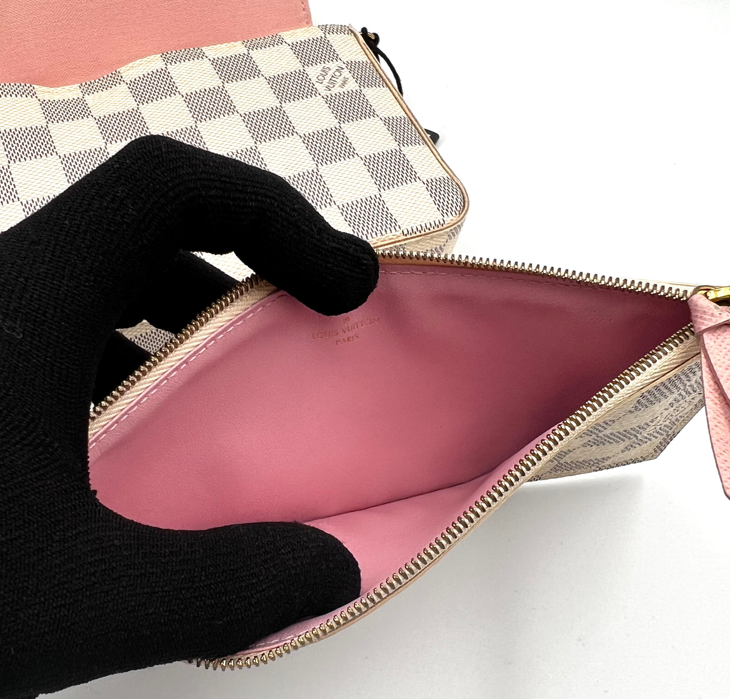 Louis Vuitton Felicie Azur Pochette wallet on chain         (🇵🇭P63,640)