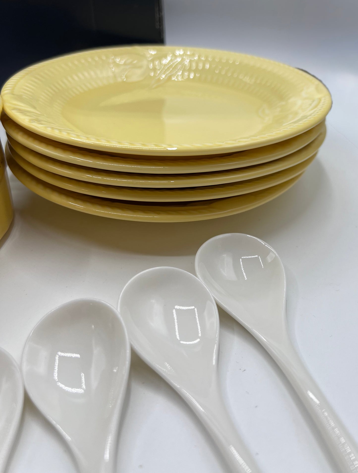 Givenchy Set 5 Cup, 5 Saucer, 5 Spoon, 1 Big Plate, 1 Small bowl   (🇵🇭P5,160)