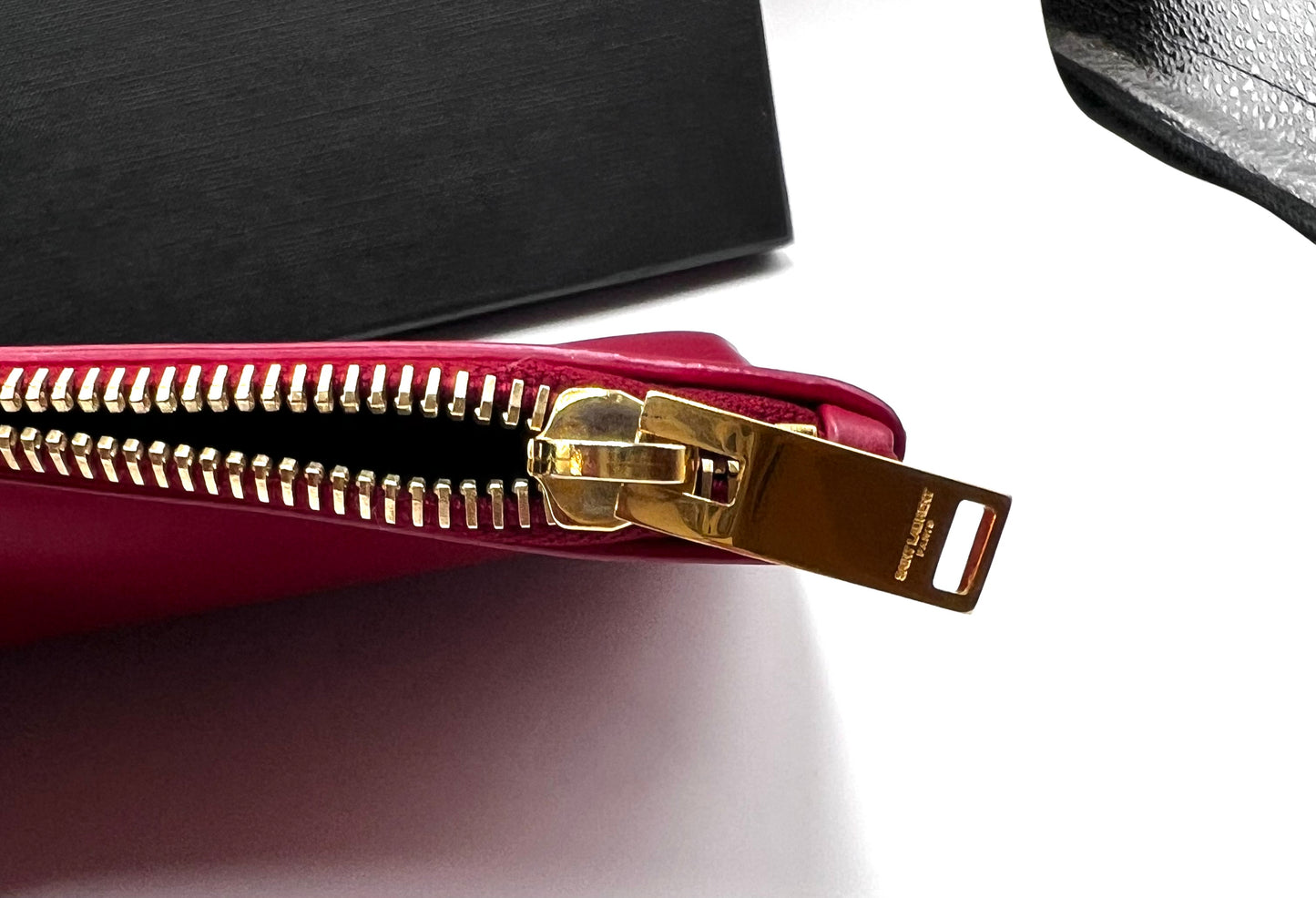 Yves Saint Laurent Red Leather Document Clutch Bag            (🇵🇭P16,340)