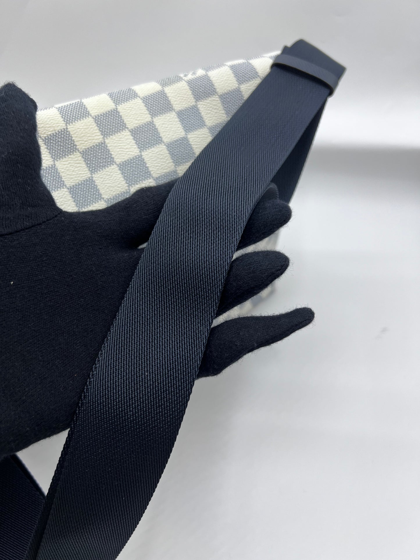 Louis Vuitton Azur Match Point Messenger Crossbody Bag     (🇵🇭P59,340)