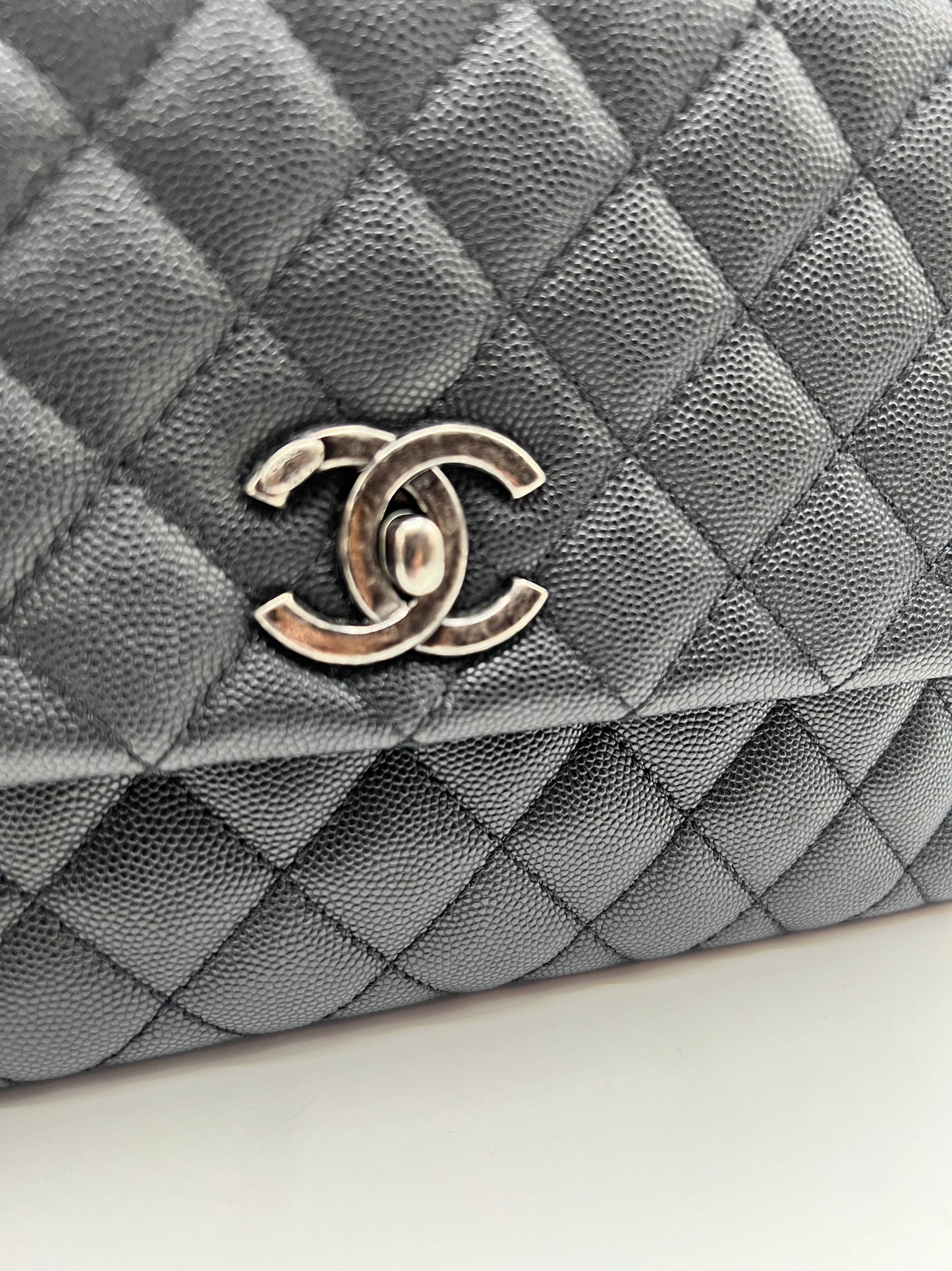 Chanel Caviar Coco python handle Matlase 2 way Bag series 23 mm size     (🇵🇭P361,200)
