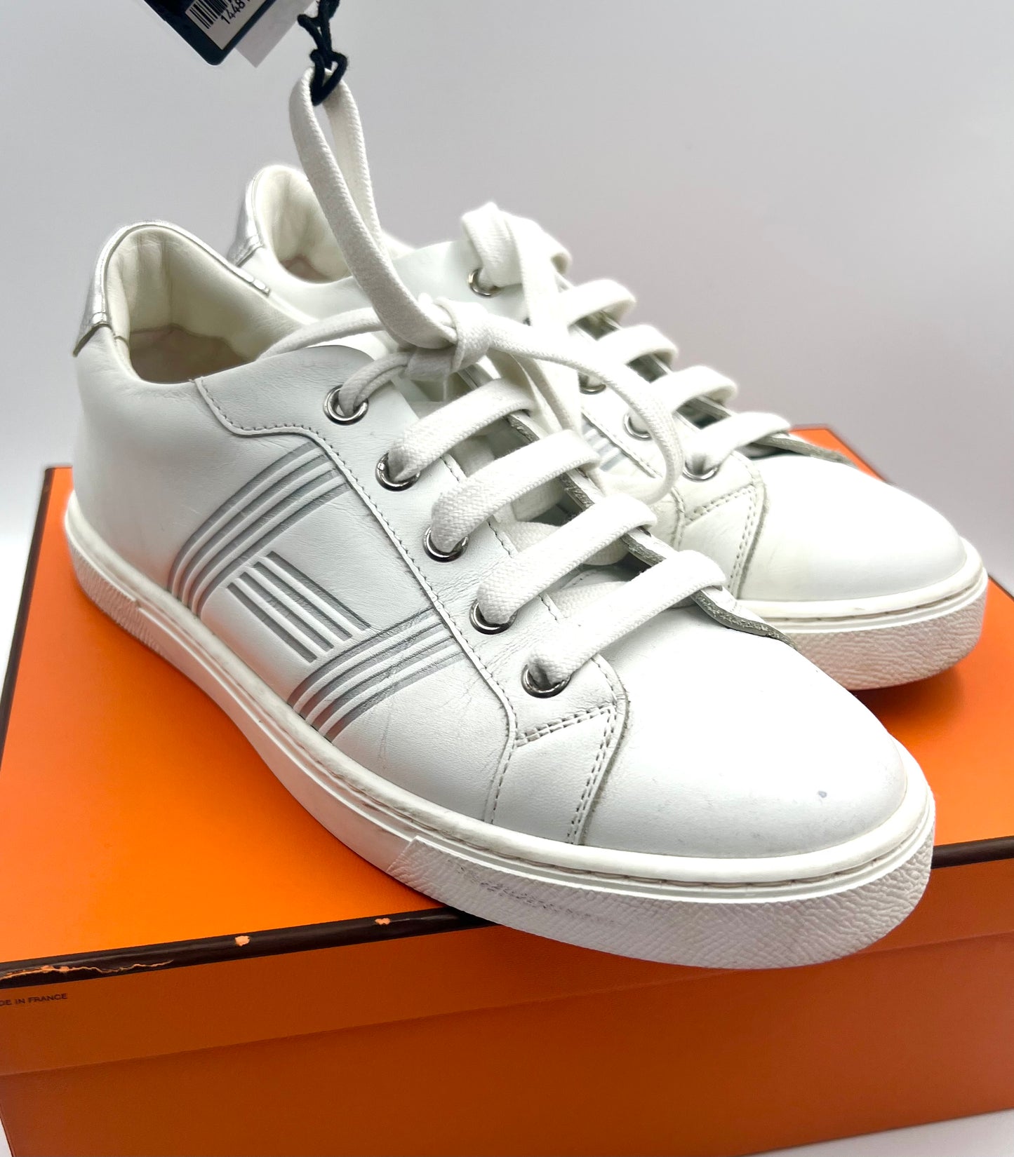 Hermes Avantage  white Calfskin H motif Sneakers Size 35 1/2 (🇵🇭P20,640)