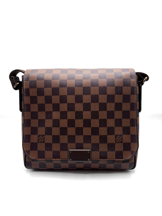 Louis Vuitton District Damier Ebene Pm size Crossbody Bag                      (🇵🇭P55,040)