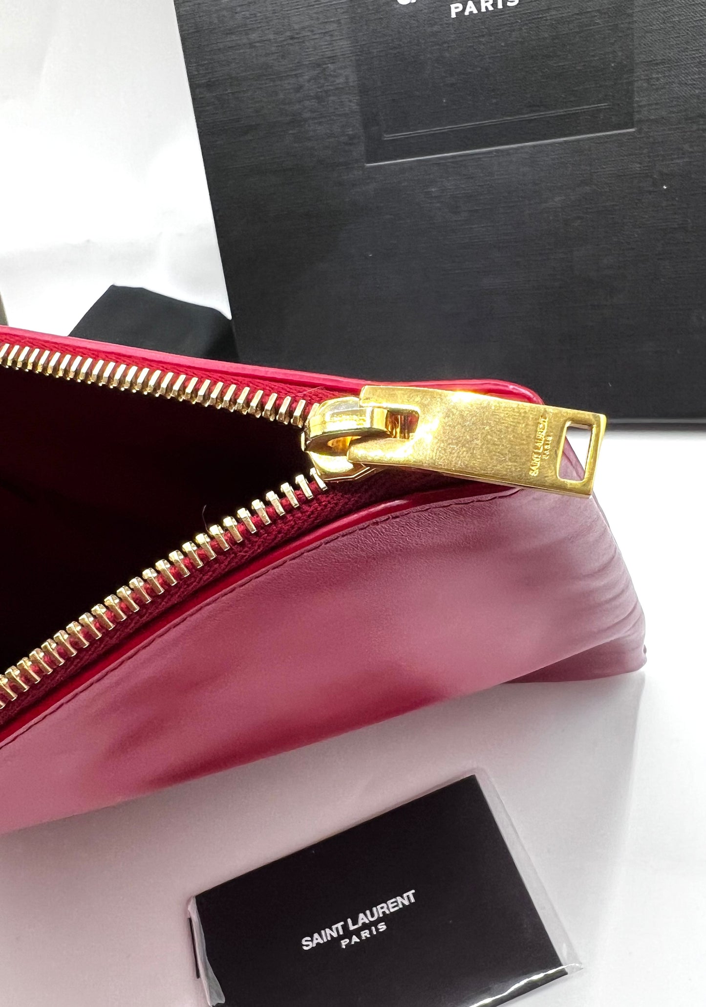 Yves Saint Laurent Red Leather Document Clutch Bag            (🇵🇭P16,340)