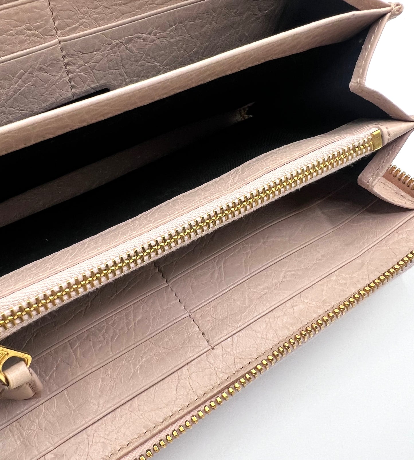 Balenciaga Giant Long Zip Around Wallet (🇵🇭P13,760)