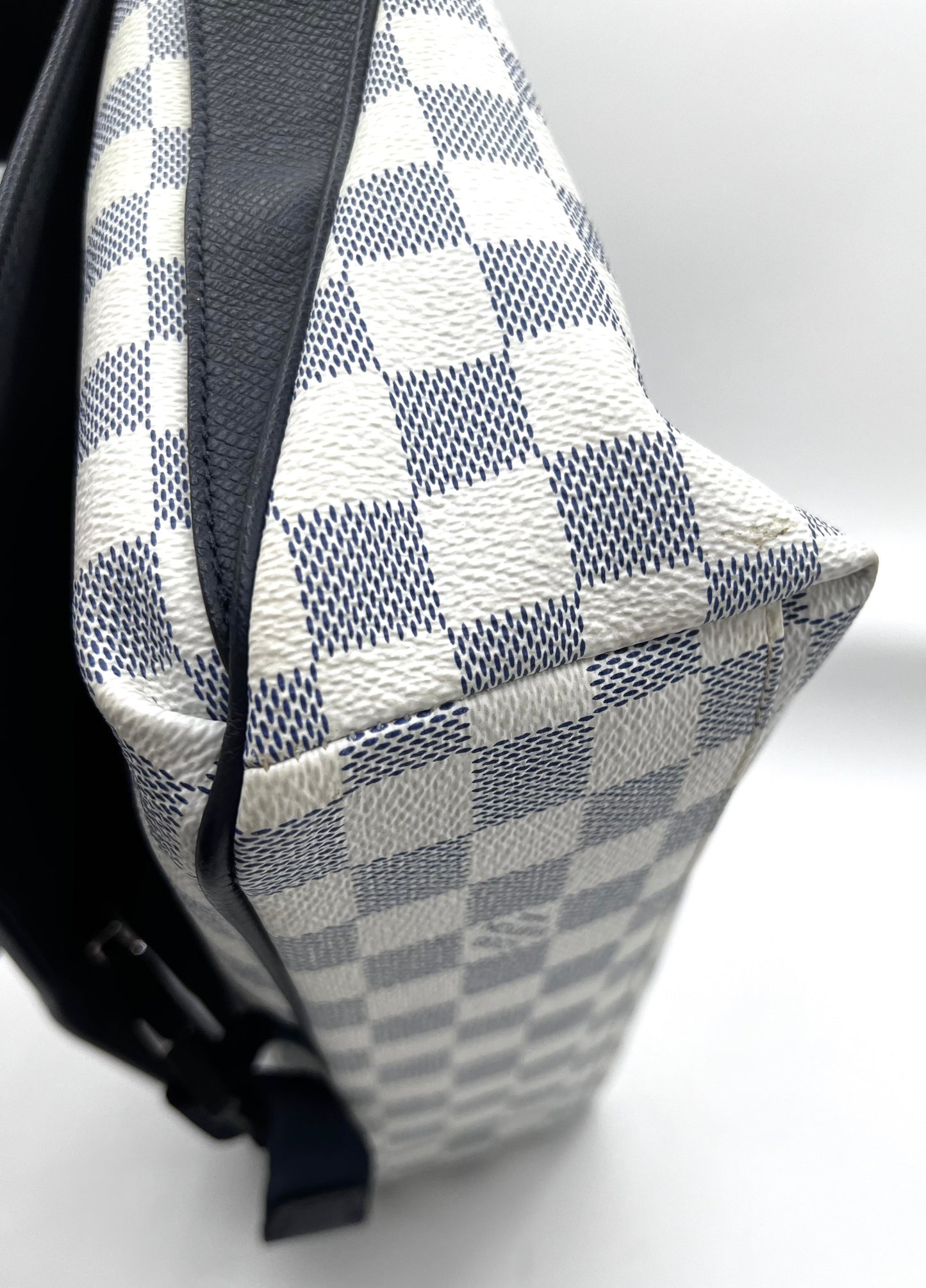 Louis Vuitton Azur Match Point Messenger Crossbody Bag     (🇵🇭P59,340)