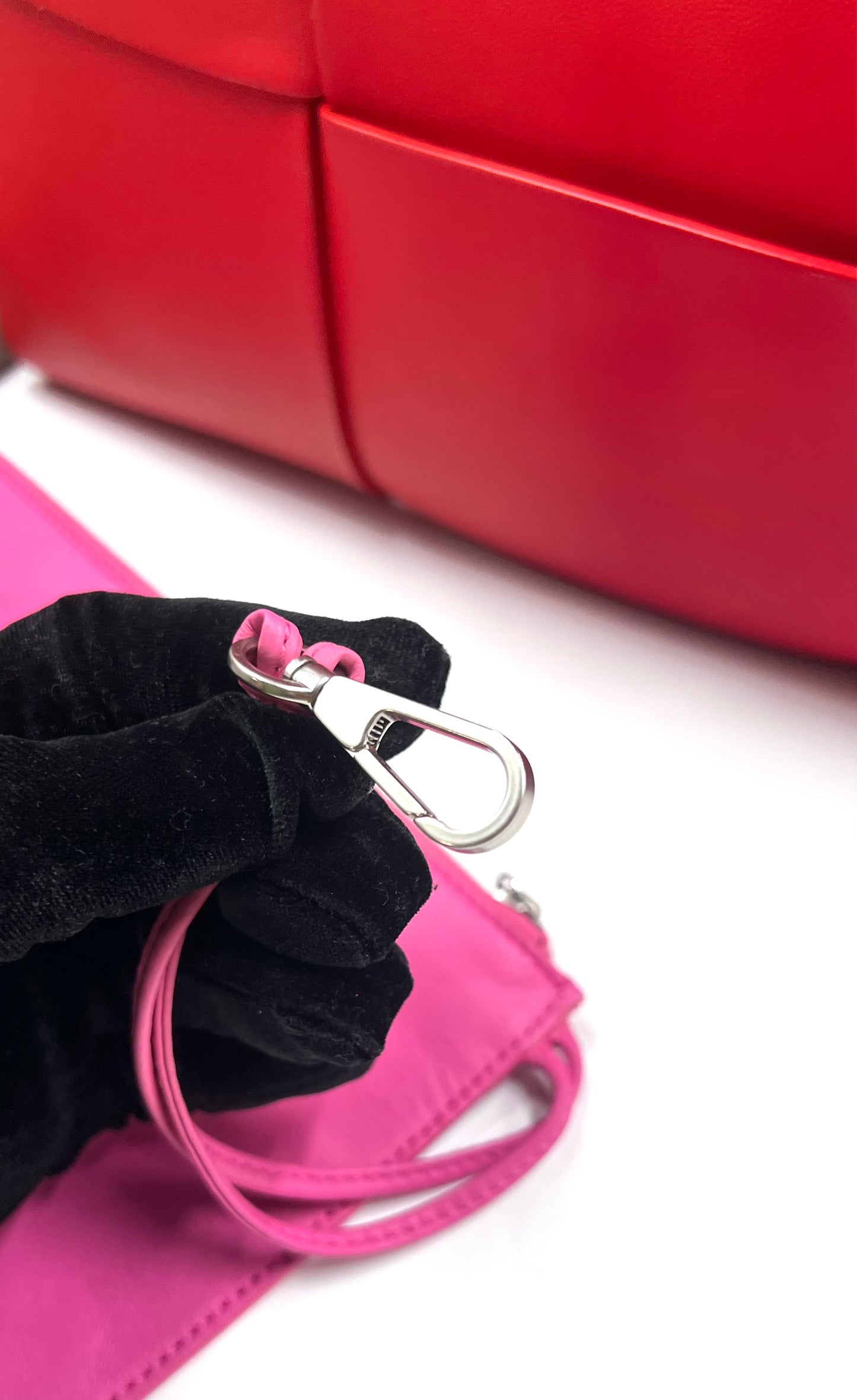 Bottega Veneta Arco Intercciato Leather Tote Bag with Pouch MM size                (🇵🇭P76,550)