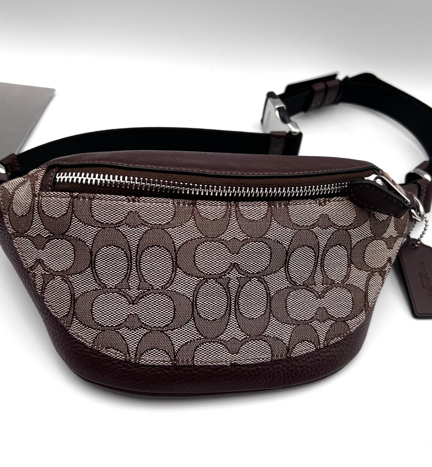 Coach Warren belt bag in Signitur Canvas (🇵🇭P6,880)