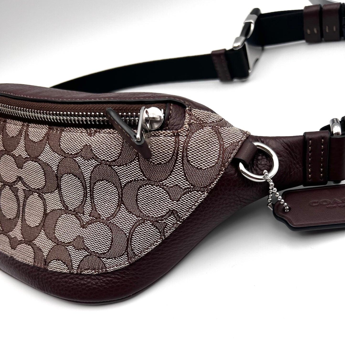 Coach Warren belt bag in Signitur Canvas (🇵🇭P6,880)