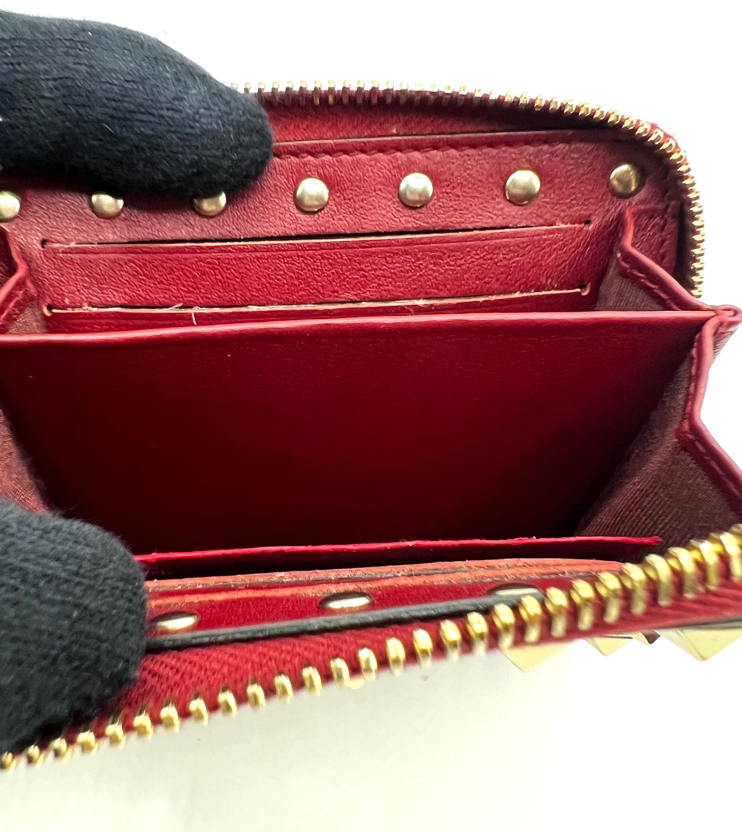Valentino Garavani Burgundy Zip Around Wallet w/ Rock Studs (🇵🇭P11,180)