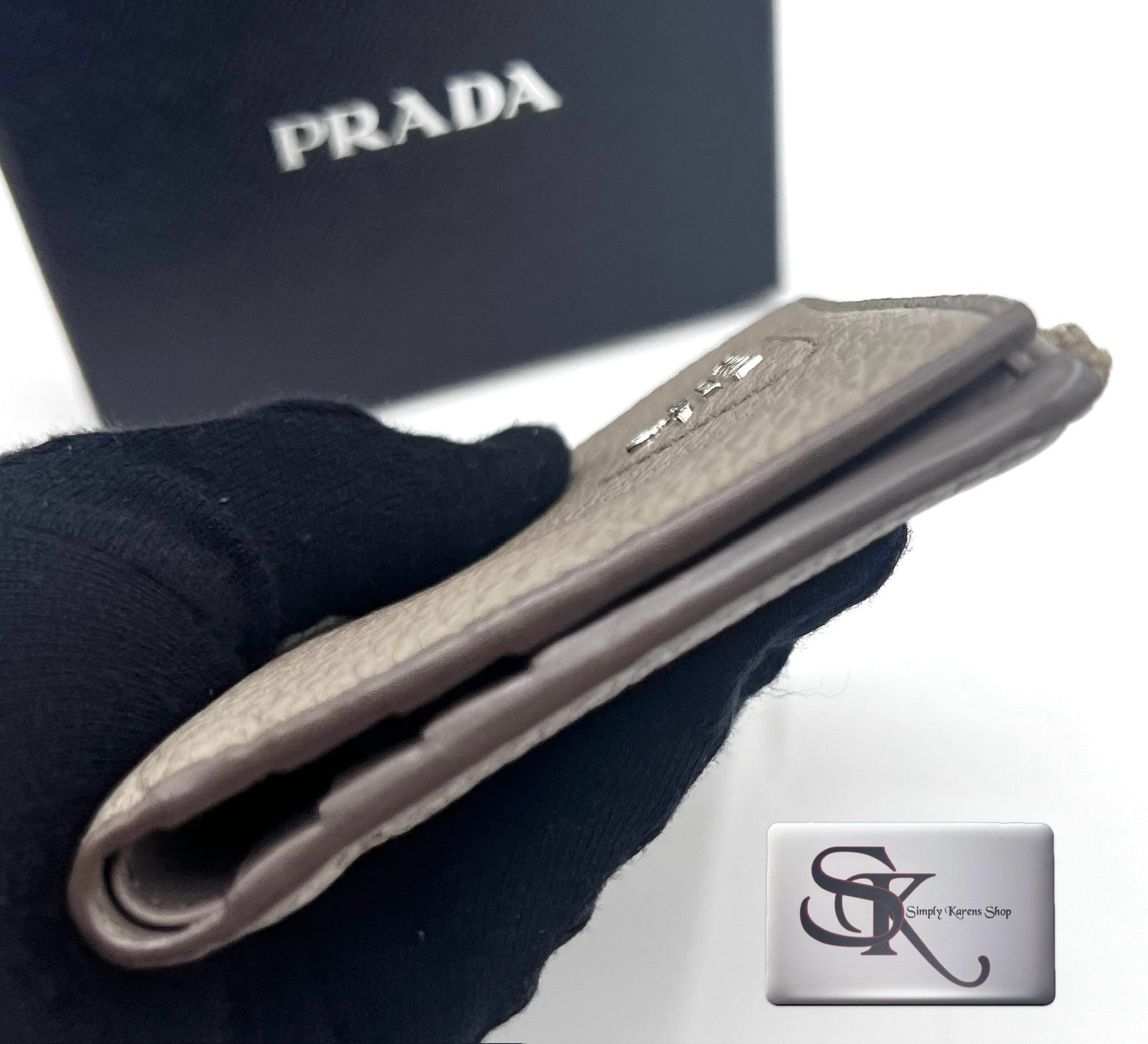 PRADA VITELLO DAINO BIFOLD COMPACT WALLET     🇵🇭P12,800🇵🇭