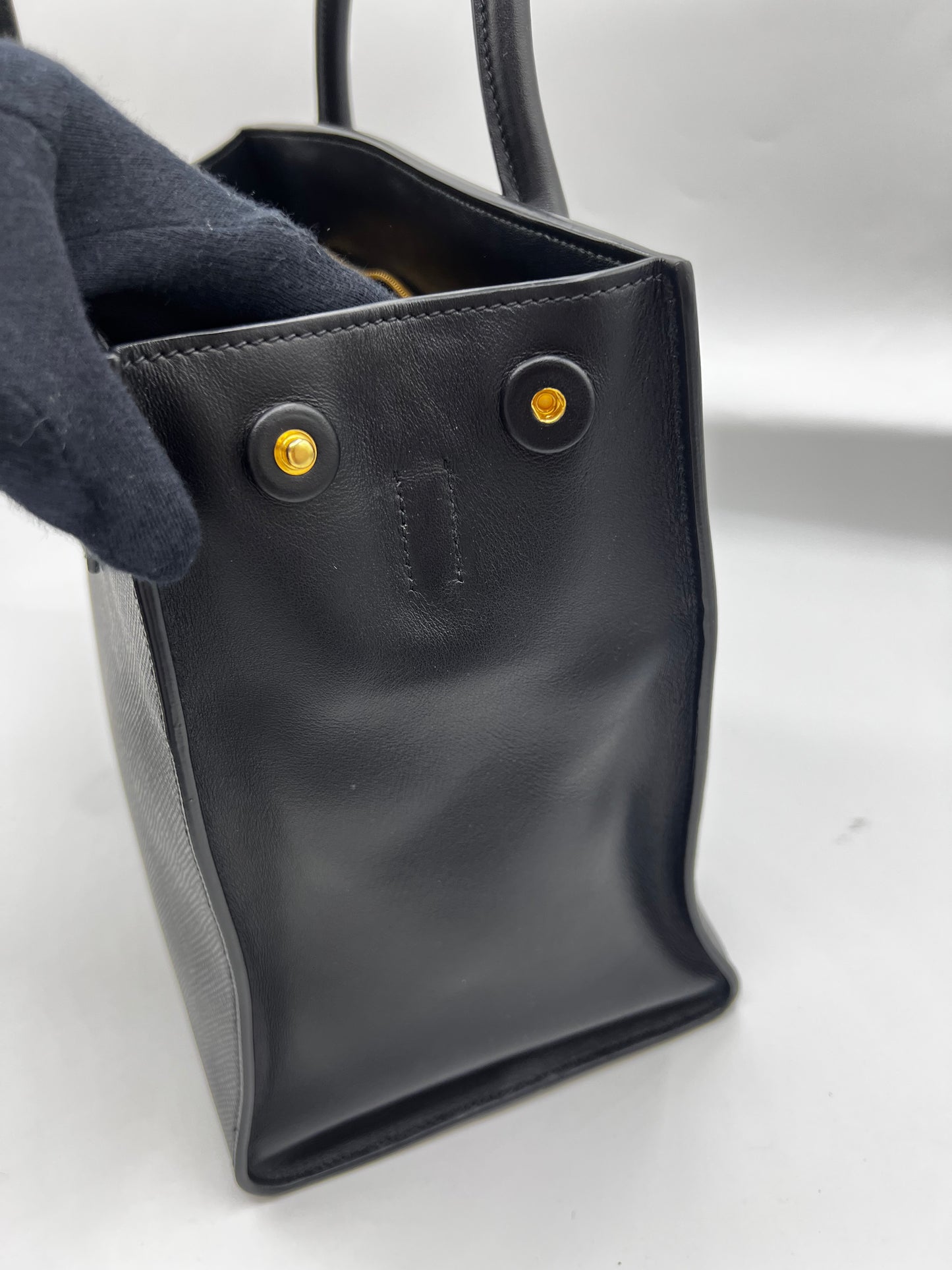 Prada Saffiano Black Monochrome Tote 2 way Bag   (🇵🇭P63,640)