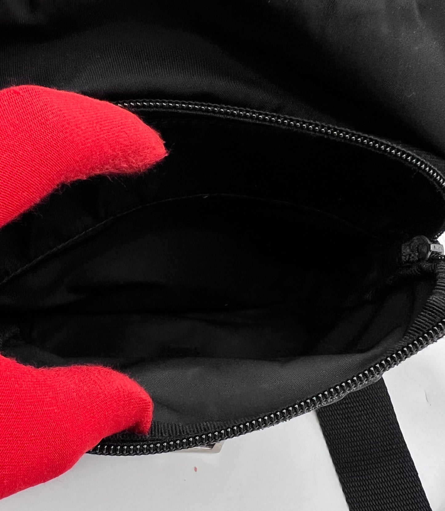 Prada Tessuto Nylon Black Crossbody Bag  (🇵🇭P20,640)