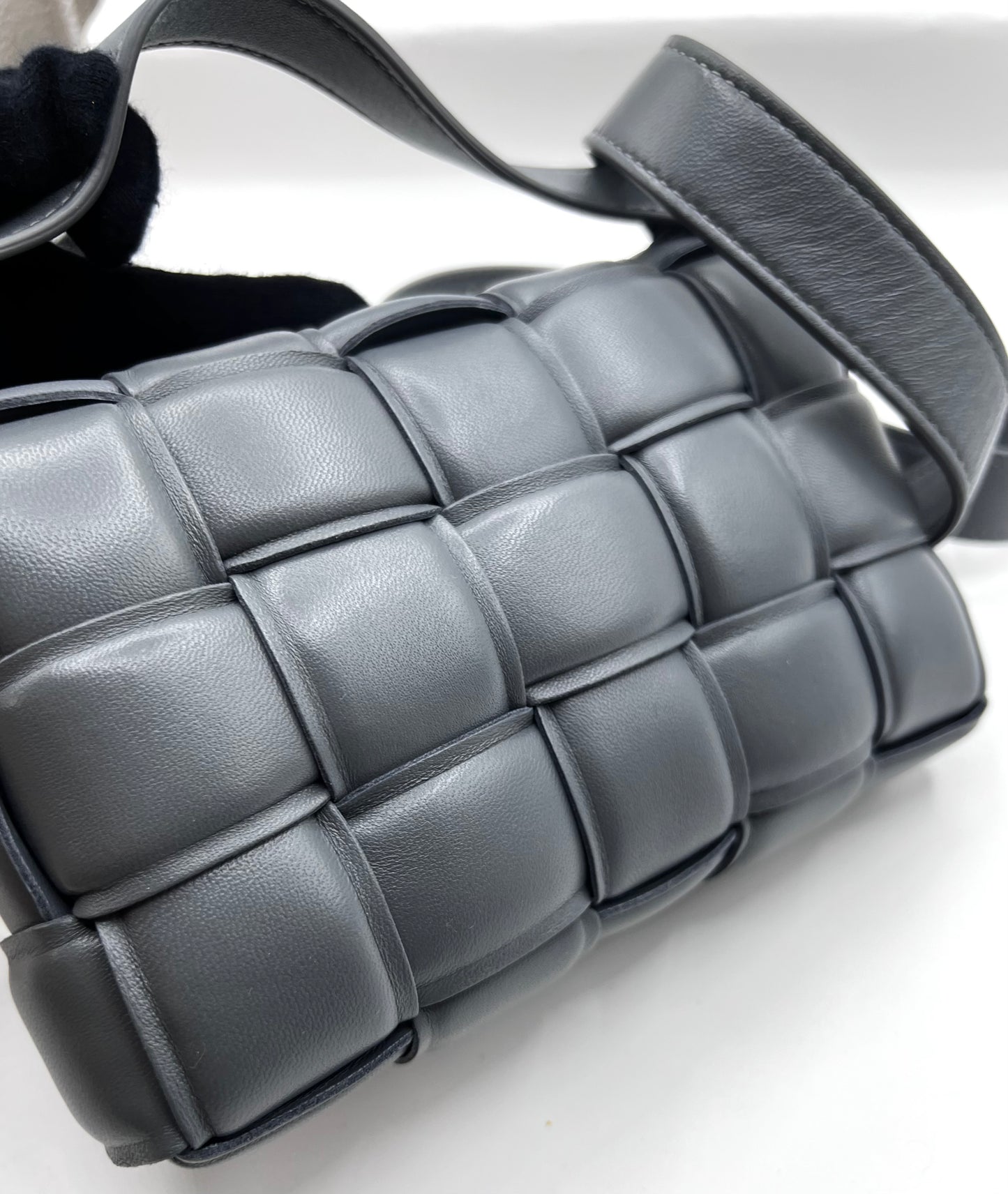 Bottega Venetta Gray Small Padded Cassette Crossbody Bag  (🇵🇭P63,640)