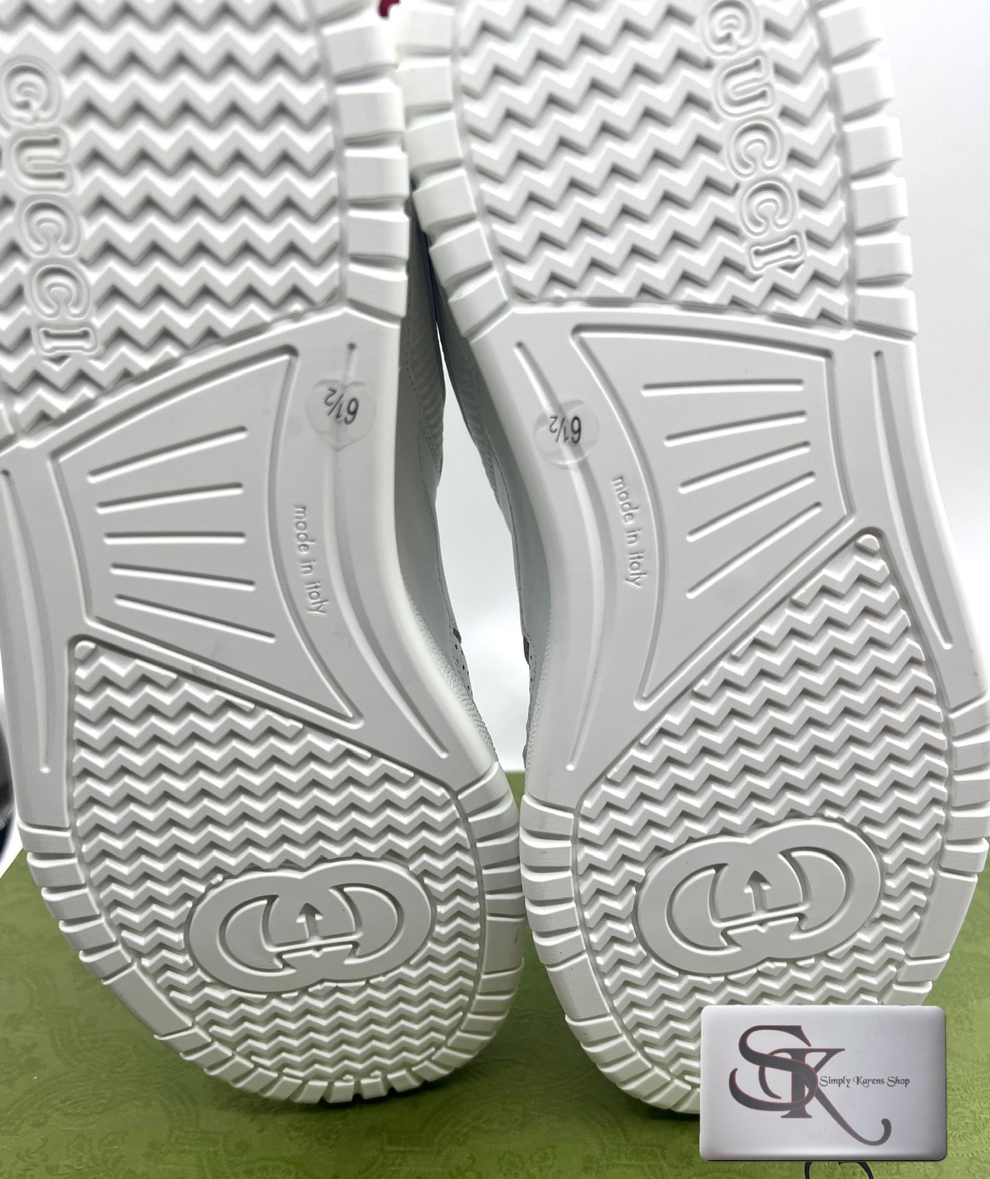 Gucci mens white shoes  6 1/2 or women 25.5 cm                   (🇵🇭P24,940)