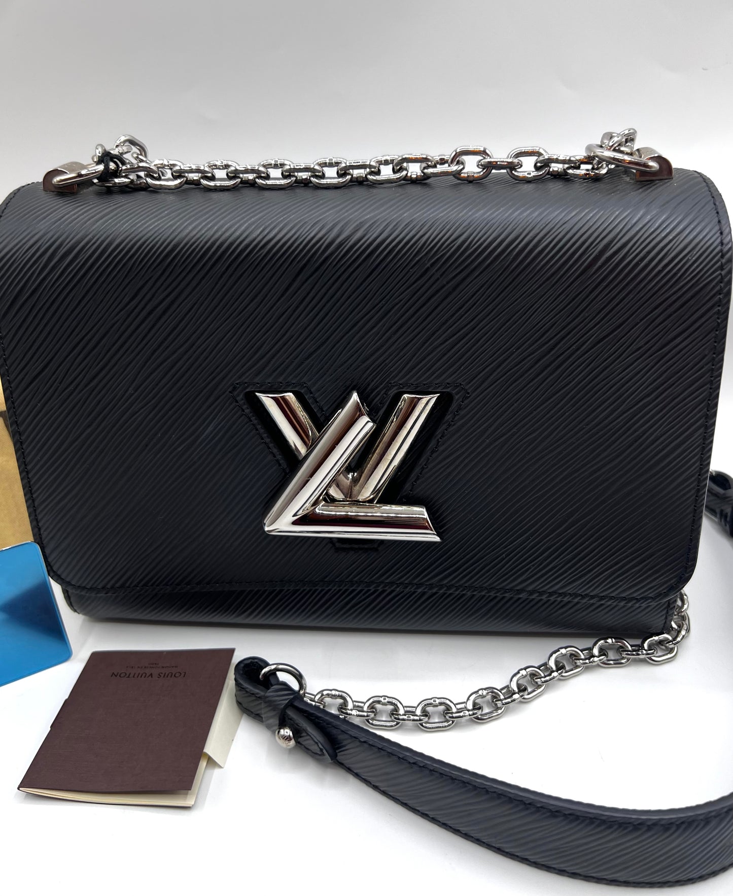 Louis Vuiiton Twist Black Epi MM Size Flap Chain Bag         (🇵🇭P103,200)