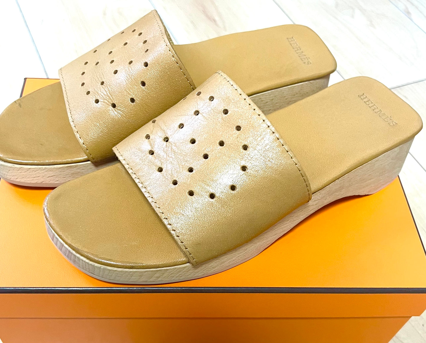 Hermes Evelyn Leather Clogs Wood Sole Sandals Size 37    (🇵🇭P18,920)