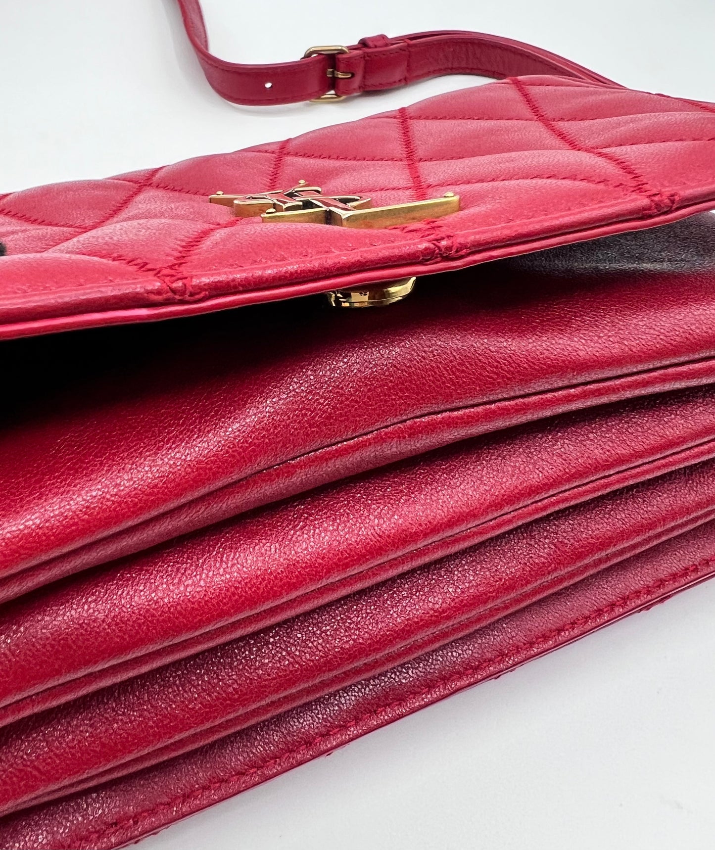 Yves saint Laurent Angie Wallet On Chain   (🇵🇭P80,840)