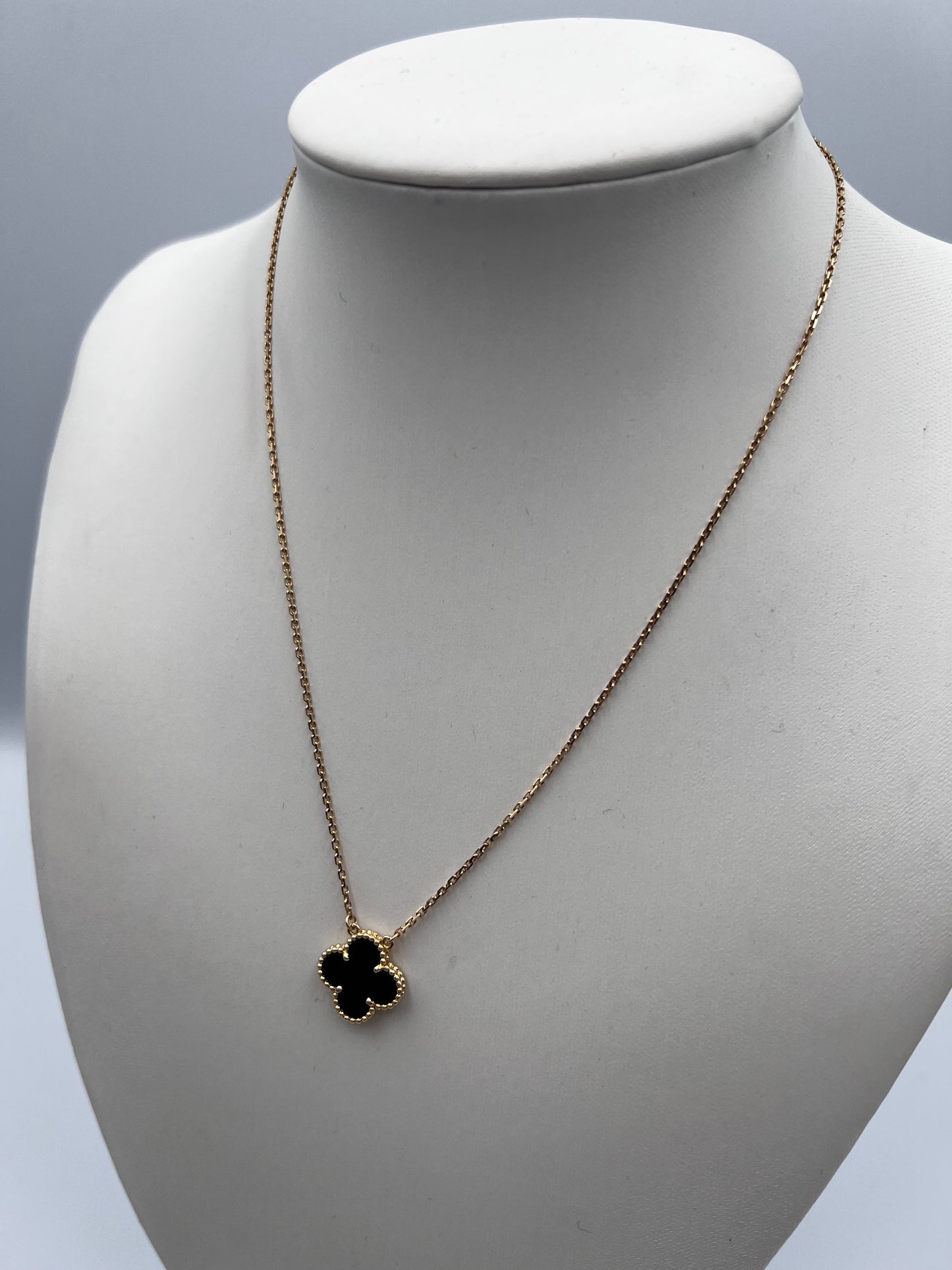 Van Cleef & Arpels Sweet Alhambra Carnelian Necklace 18K YG 2.8g 31~41cm            (🇵🇭P145,340)