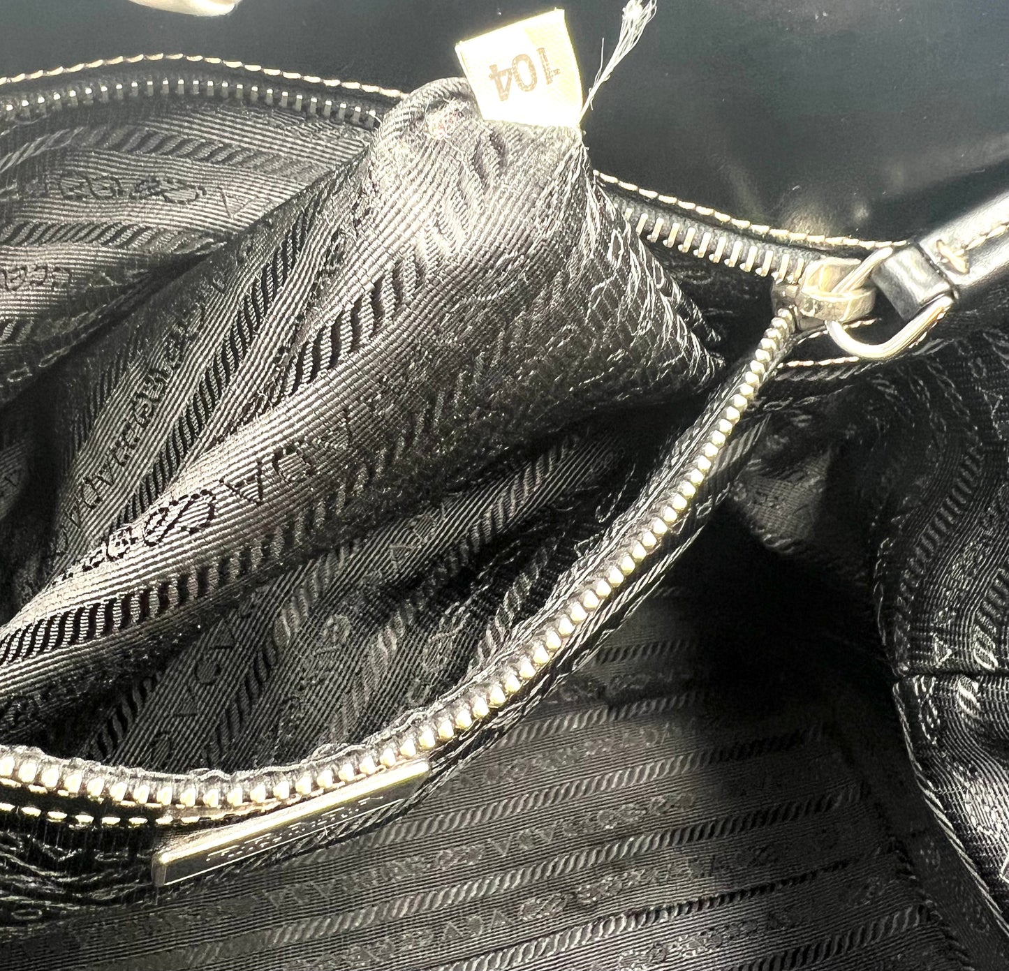 Prada Tessuto Nylon Black Tote Bag (🇵🇭P24,940)