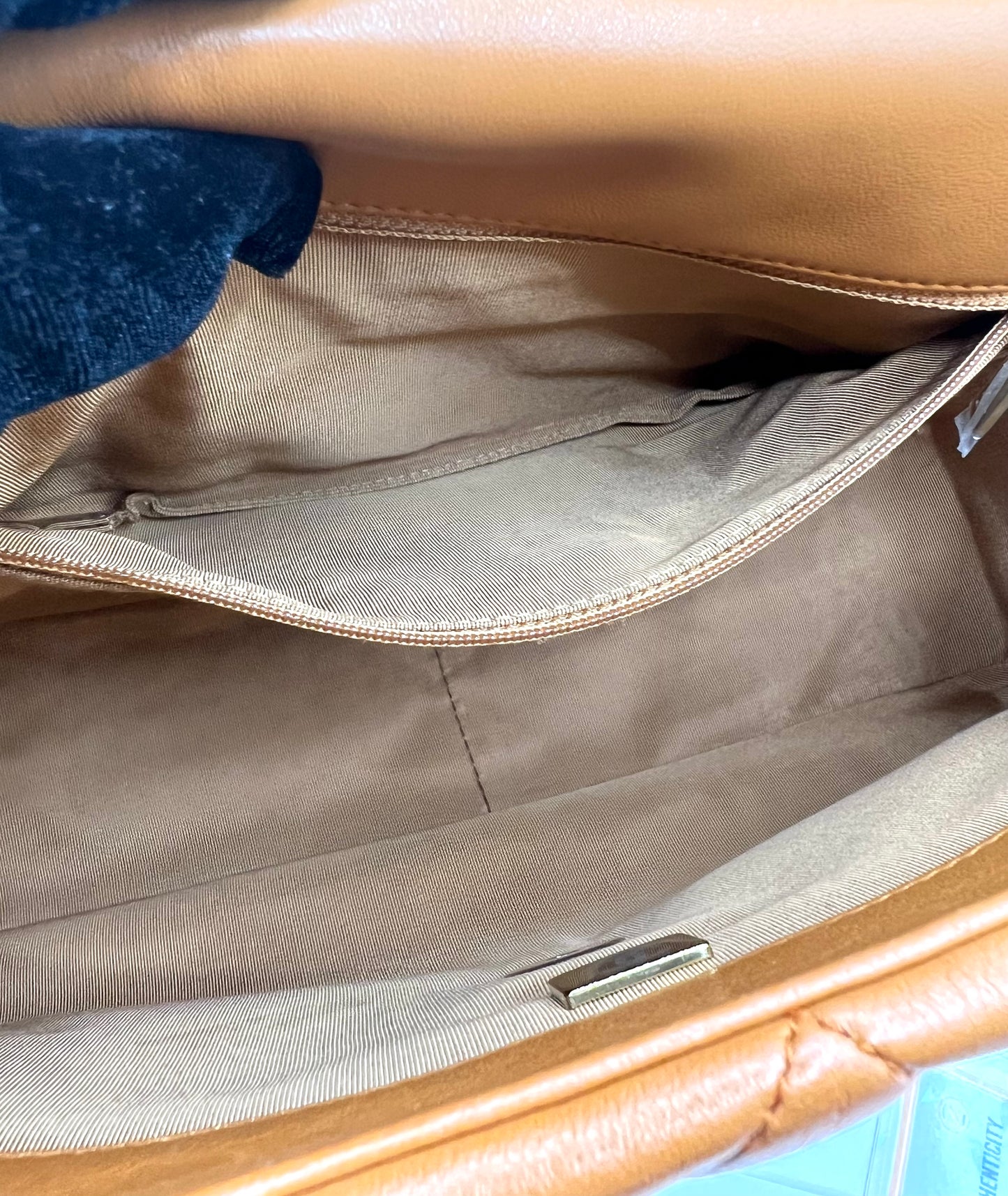 Chanel 19 Lambskin Camel Tone Mm Size IC chip 2 way Crossbody bag (🇵🇭P344,000)