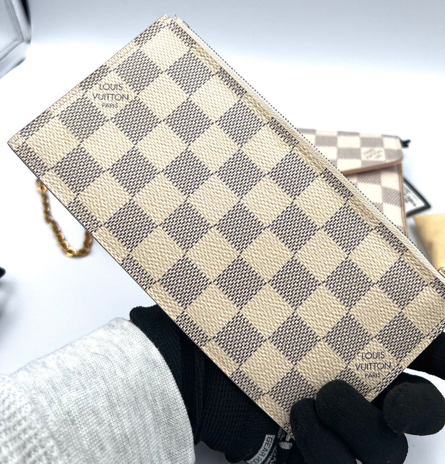 Louis Vuitton Felicie Azur Pochette wallet on chain         (🇵🇭P63,640)